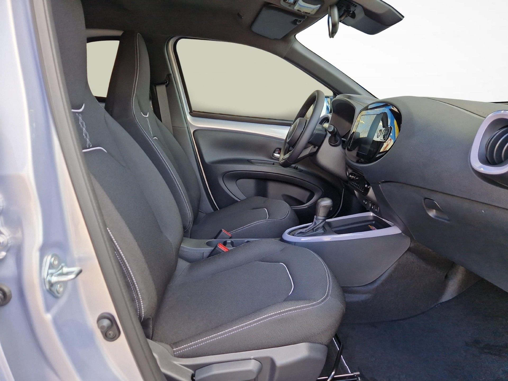 TOYOTA Aygo X 1.5 VVT-i HSD Trend-image-9