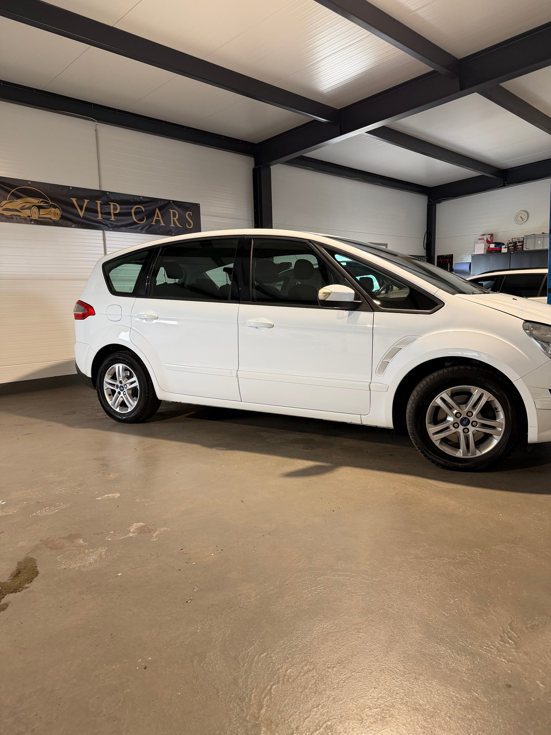 FORD Personenwagen-image-5