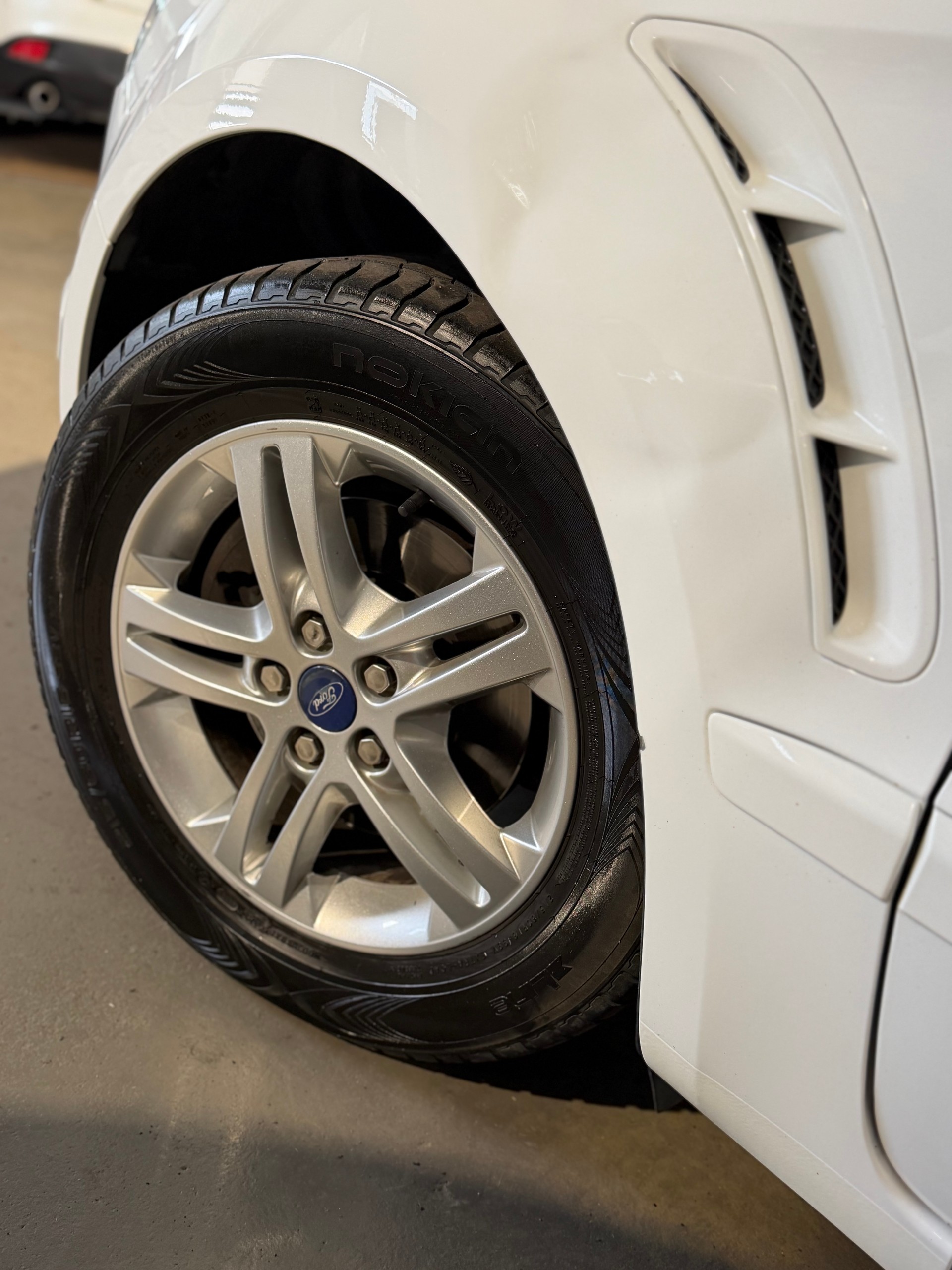 FORD Personenwagen-image-11
