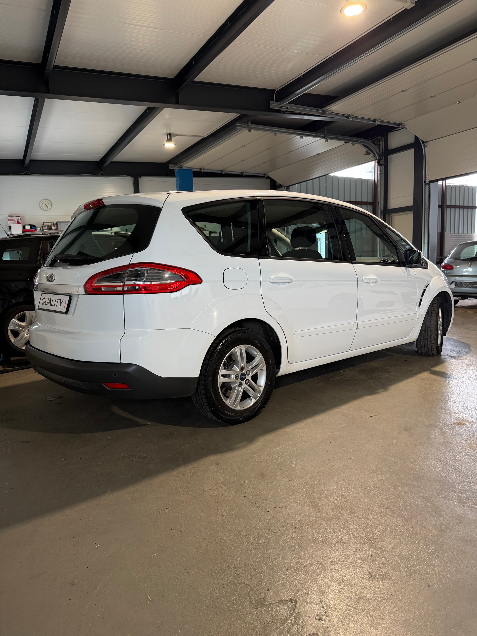 FORD Personenwagen-image-4