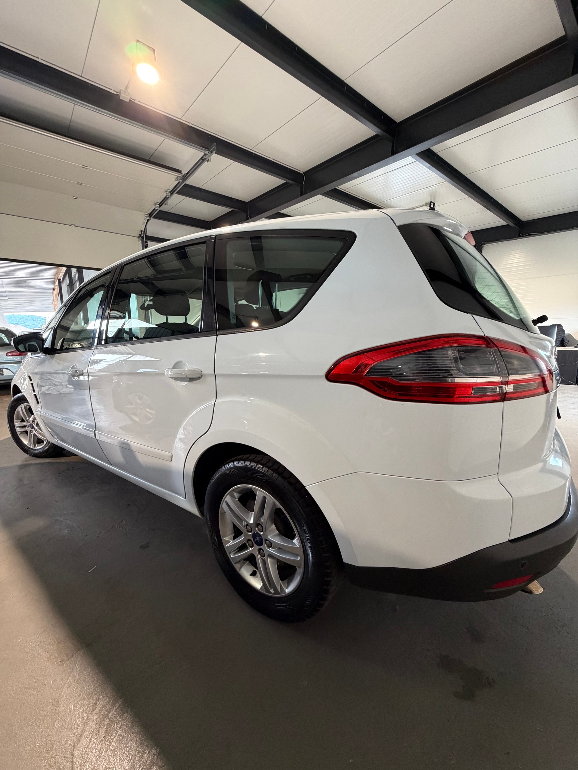 FORD Personenwagen-image-3