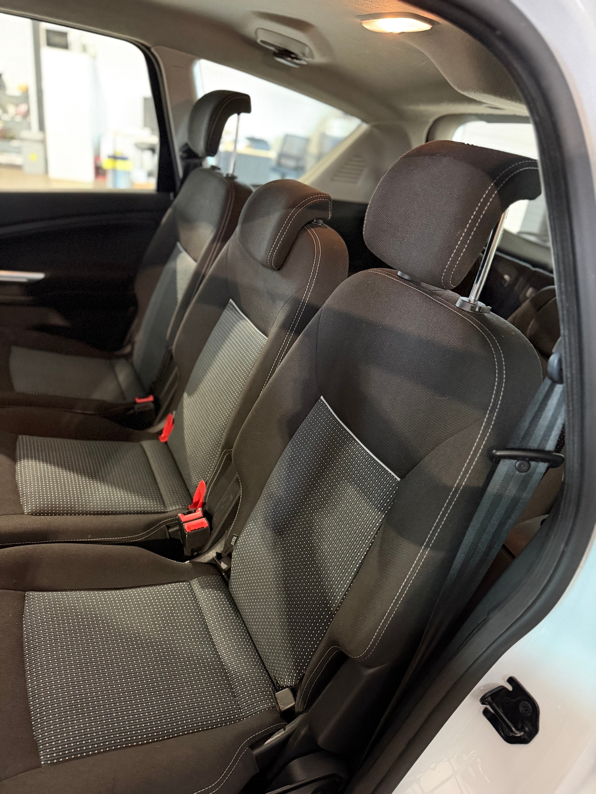 FORD Personenwagen-image-8