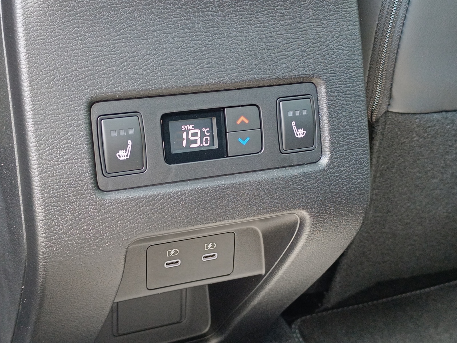 MITSUBISHI Outlander 2.4 PHEV Sport 4x4-image-18