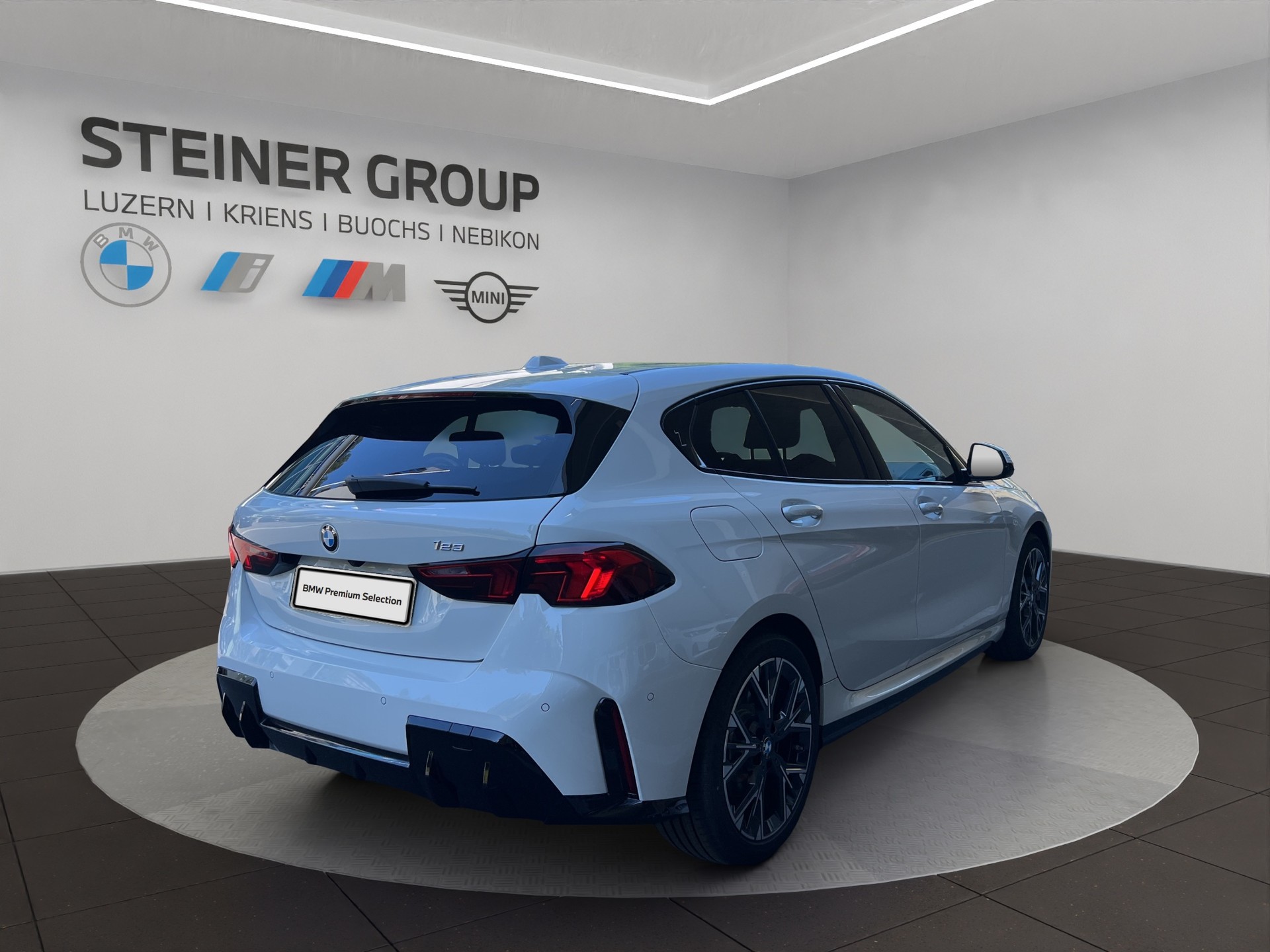 BMW 123 xDrive M Sport Steptronic-image-4