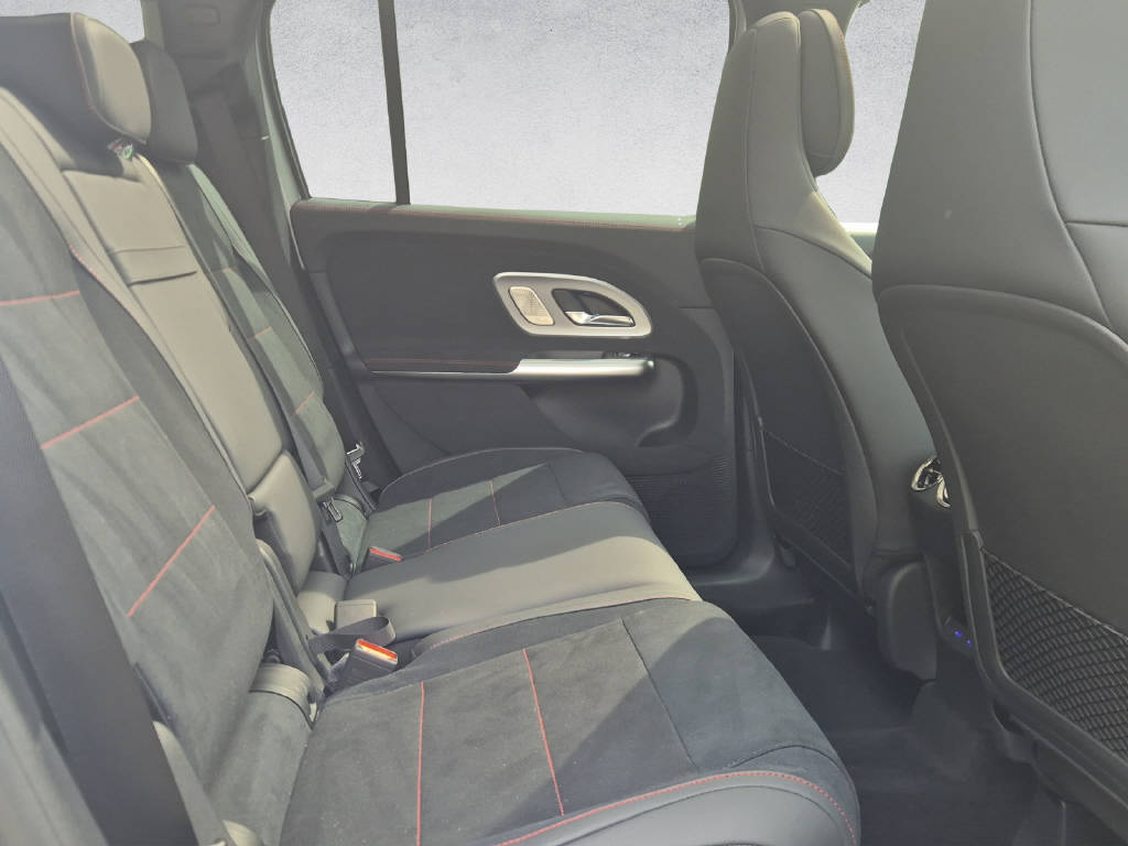 MERCEDES-BENZ GLB 220 AMG Line 4Matic-image-10
