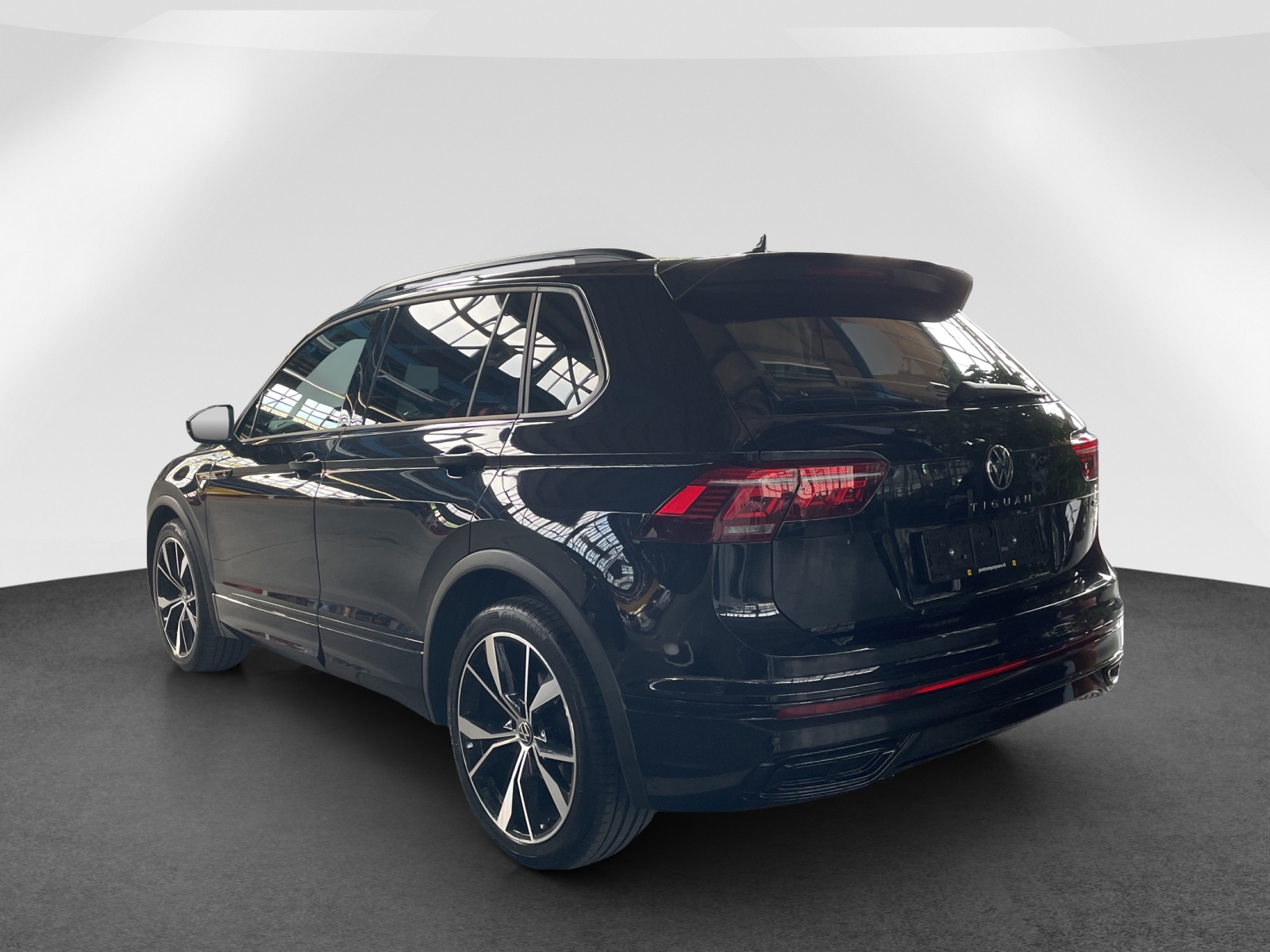 VW Tiguan 2.0 TSI R-Line DSG-image-3