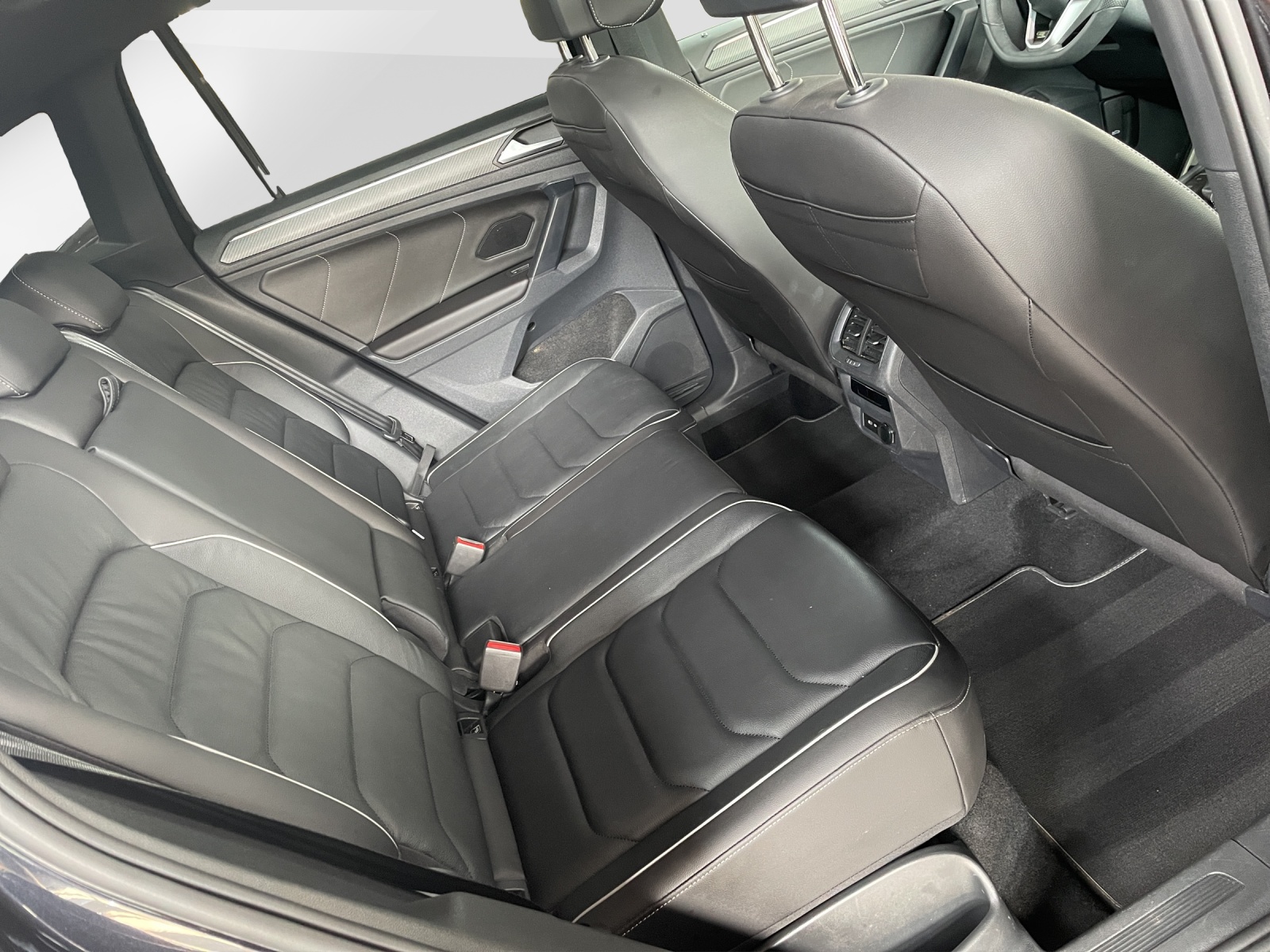 VW Tiguan 2.0 TSI R-Line DSG-image-9