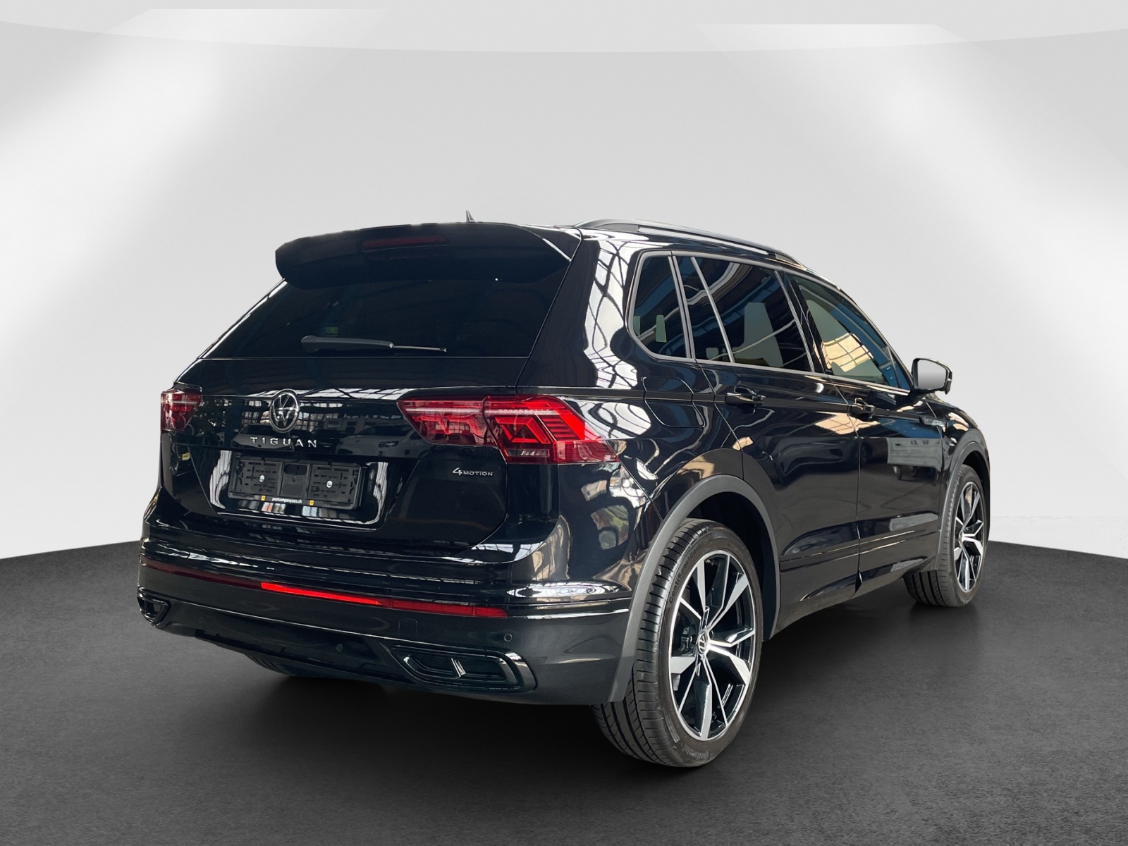 VW Tiguan 2.0 TSI R-Line DSG-image-5