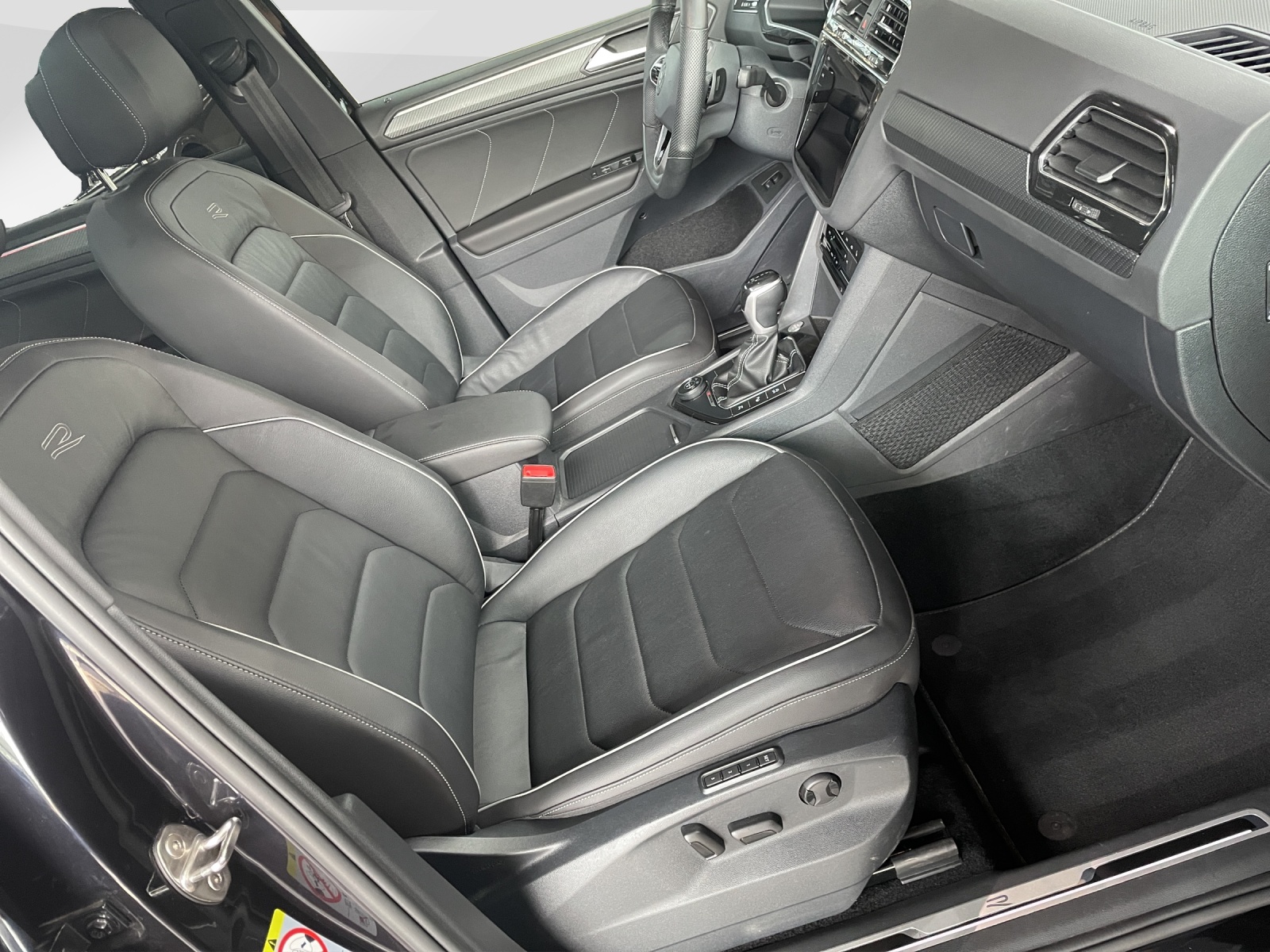 VW Tiguan 2.0 TSI R-Line DSG-image-8