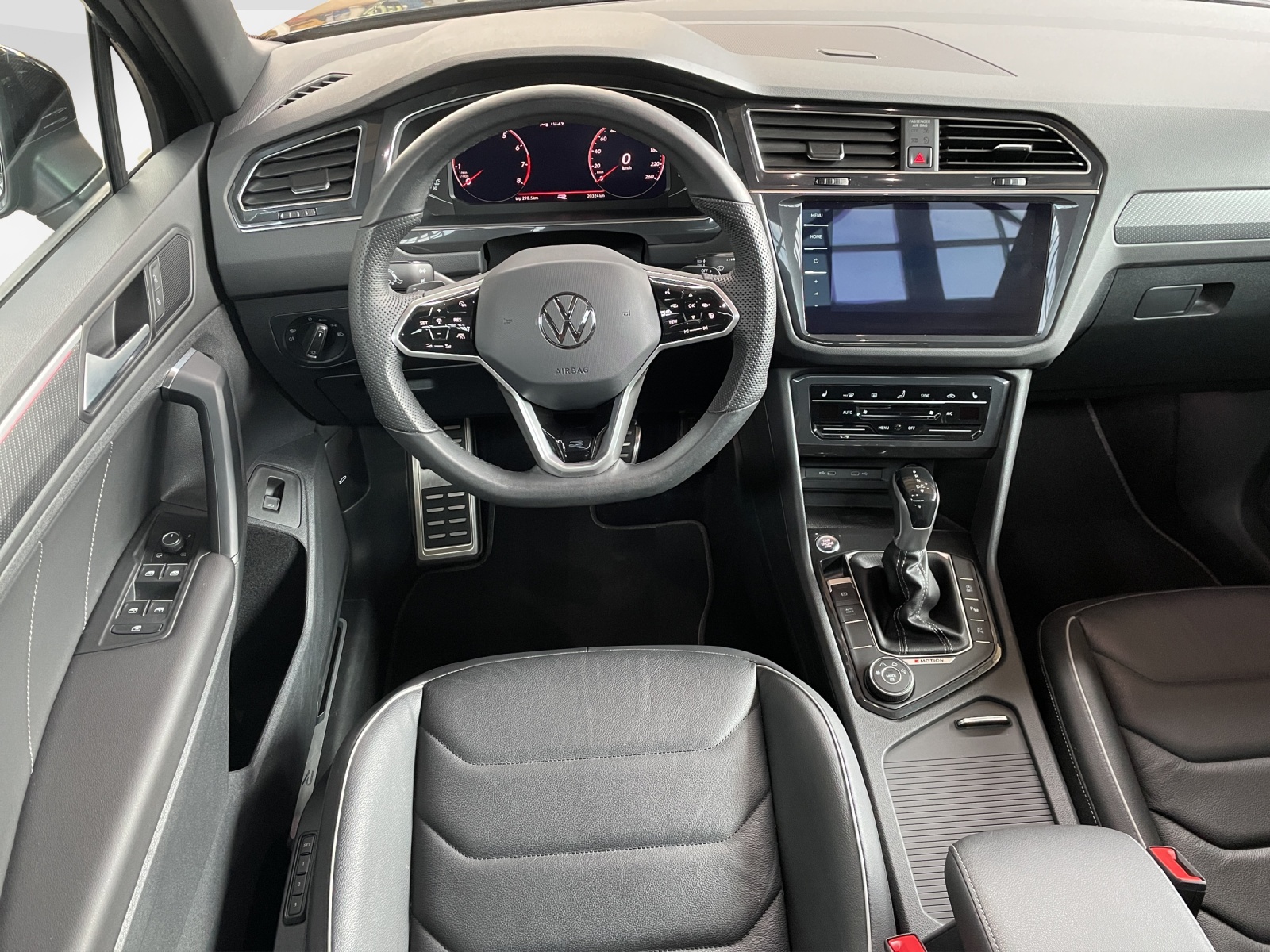 VW Tiguan 2.0 TSI R-Line DSG-image-7