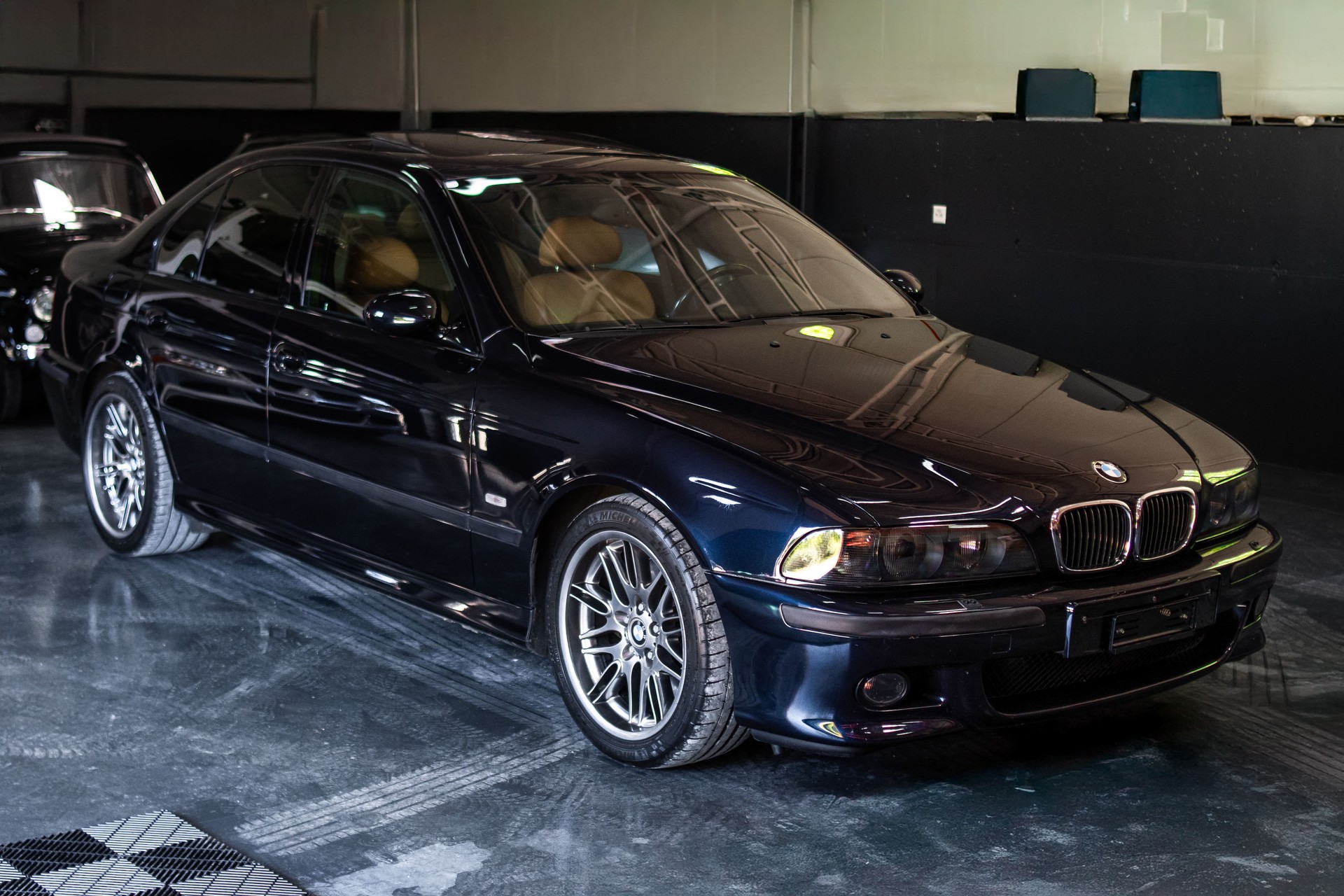 BMW M5-image-0