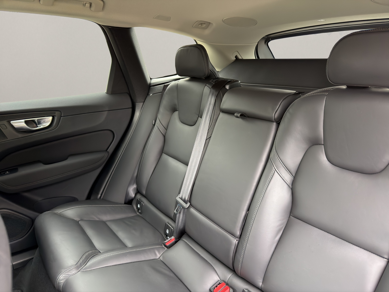 VOLVO XC60 2.0 T6 TE Plus Dark eAWD-image-10