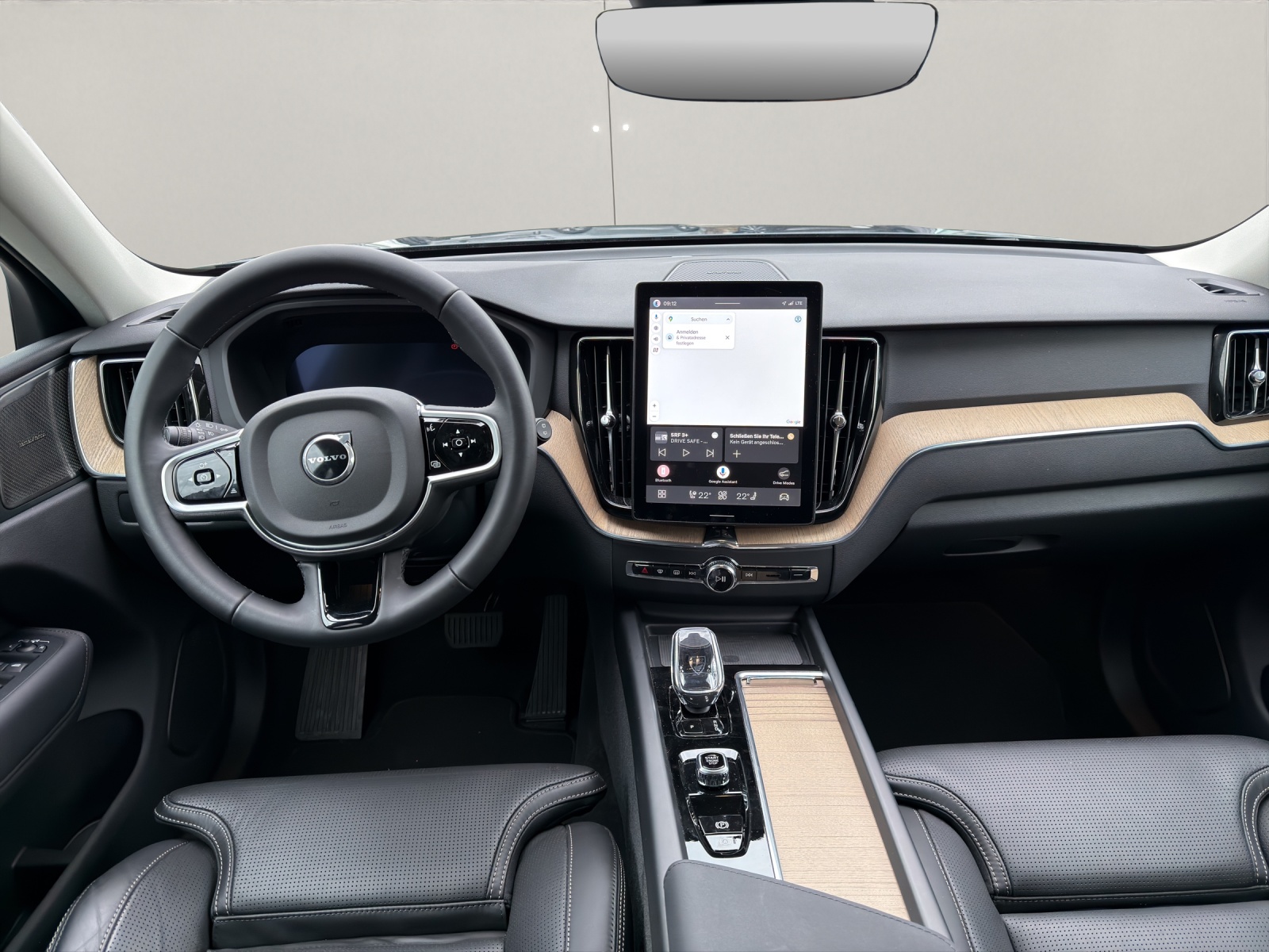VOLVO XC60 2.0 T6 TE Plus Dark eAWD-image-12