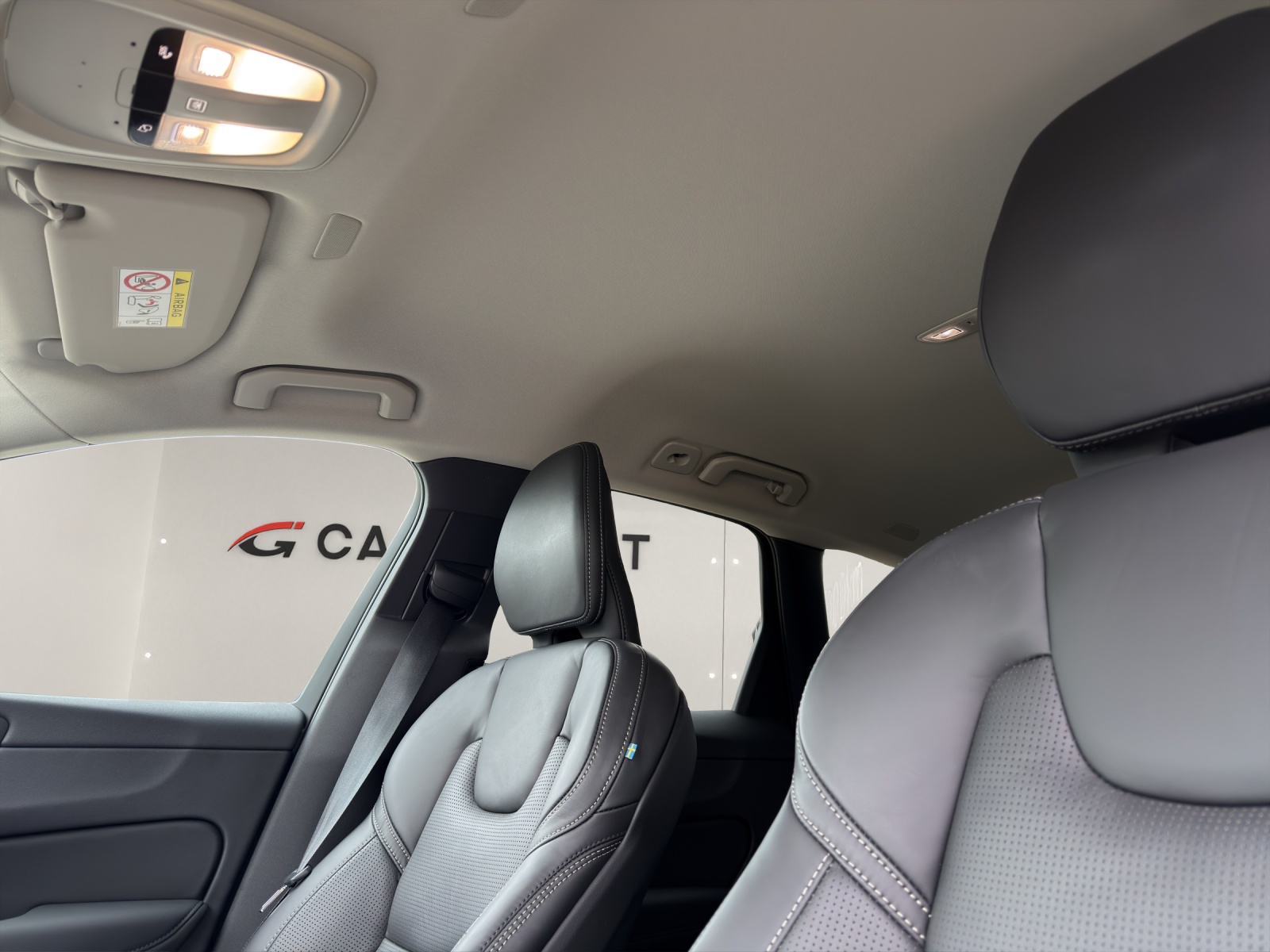 VOLVO XC60 2.0 T6 TE Plus Dark eAWD-image-9