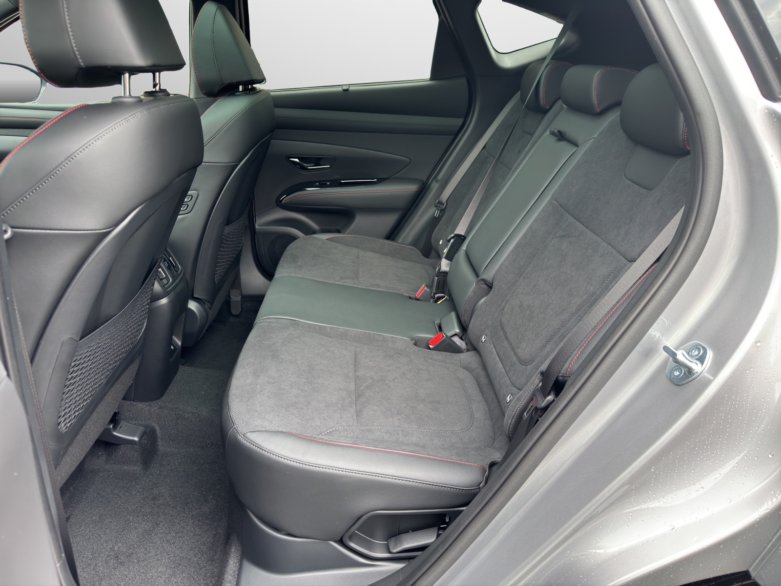 HYUNDAI Tucson 1.6 T-GDi HEV N-Line LUX.pack 4WD MY27-image-7
