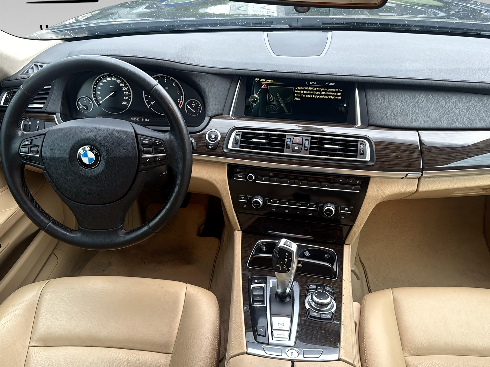 BMW 740i-image-12