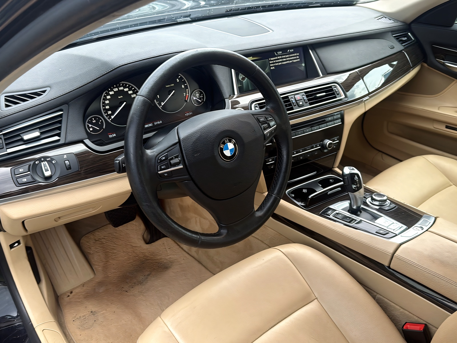 BMW 740i-image-11