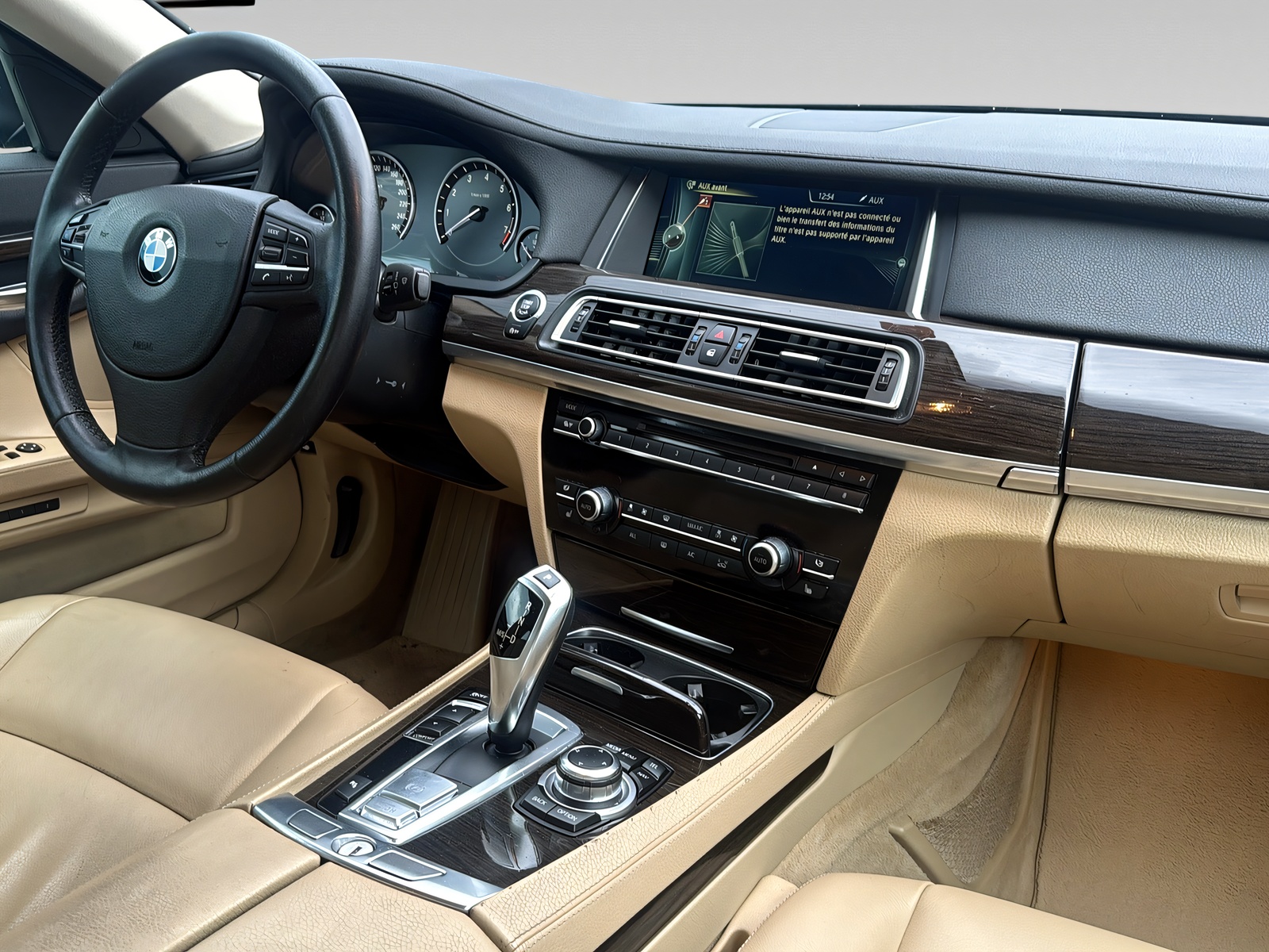 BMW 740i-image-10
