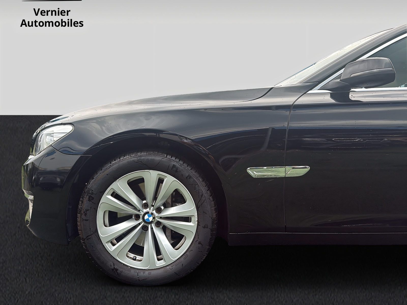 BMW 740i-image-7