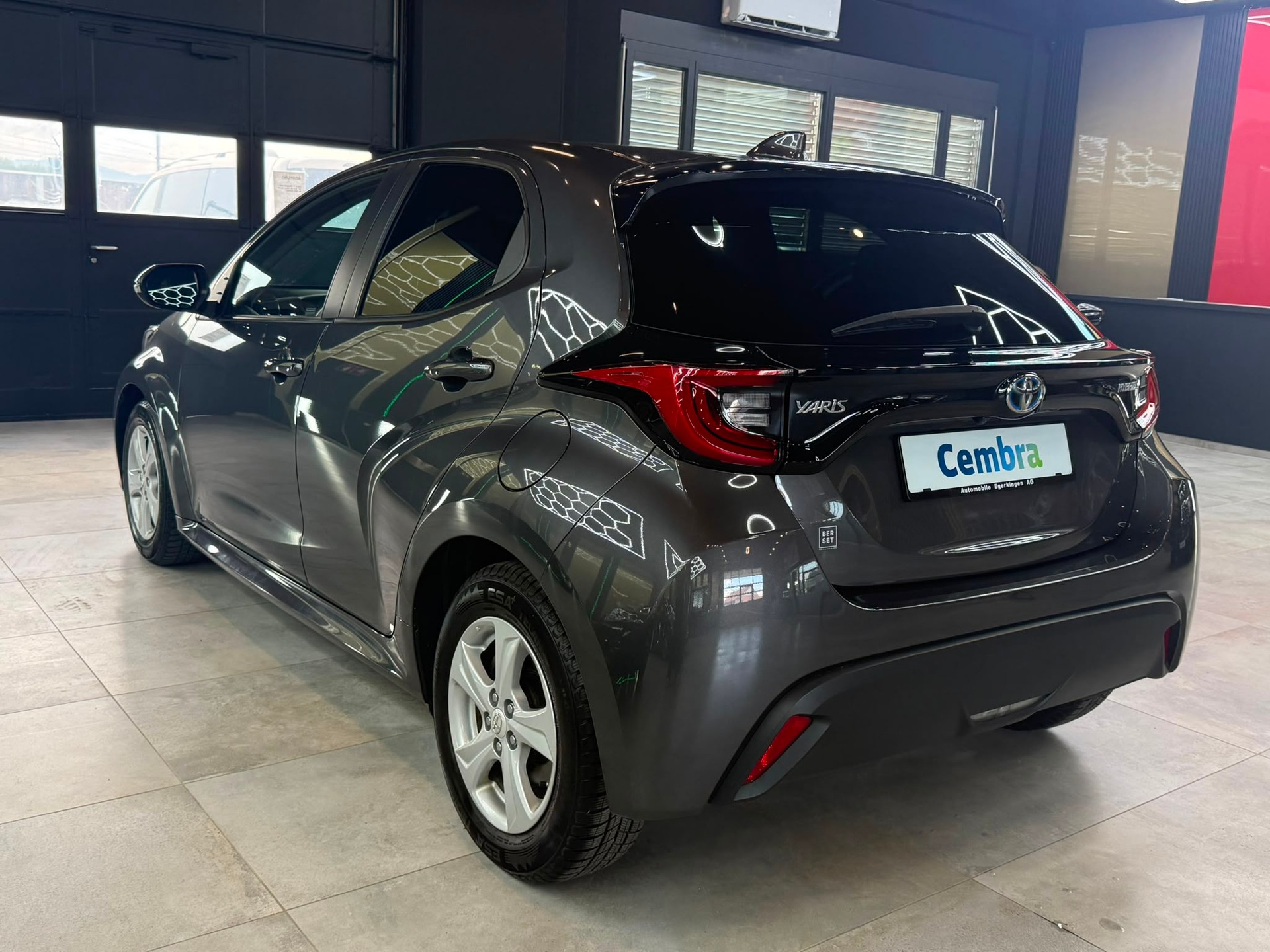 TOYOTA Yaris 1.5 Trend e-CVT-image-6