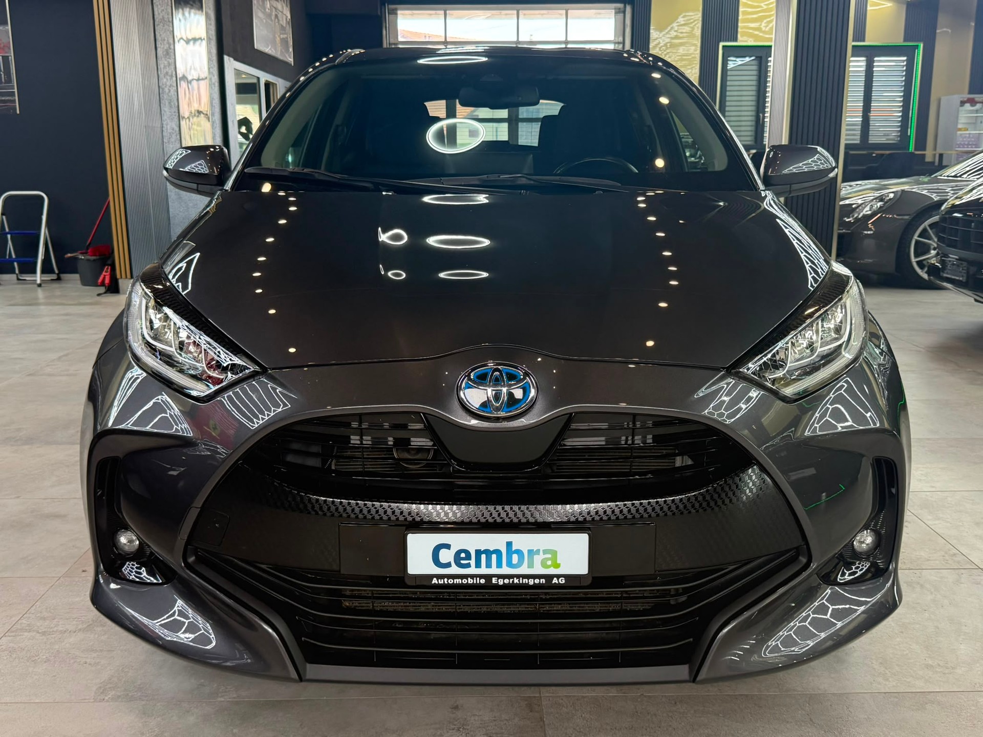 TOYOTA Yaris 1.5 Trend e-CVT-showroom-element-1
