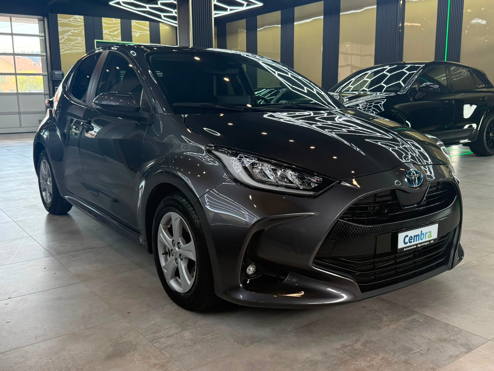 TOYOTA Yaris 1.5 Trend e-CVT-showroom-element-2