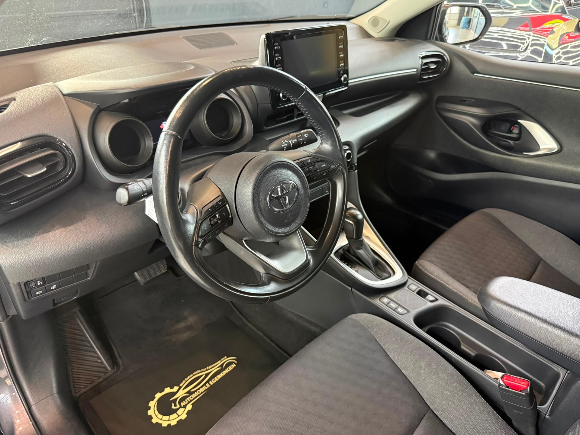 TOYOTA Yaris 1.5 Trend e-CVT-image-8