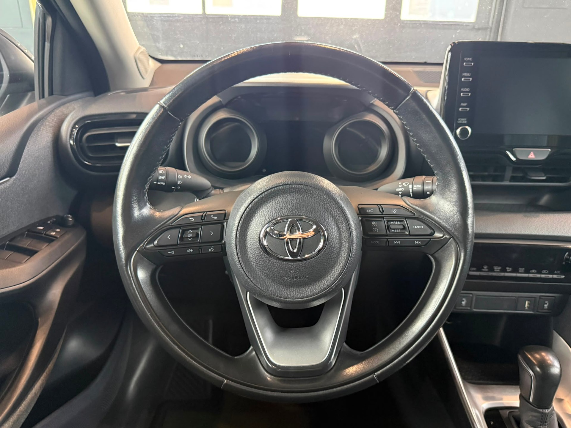 TOYOTA Yaris 1.5 Trend e-CVT-image-13