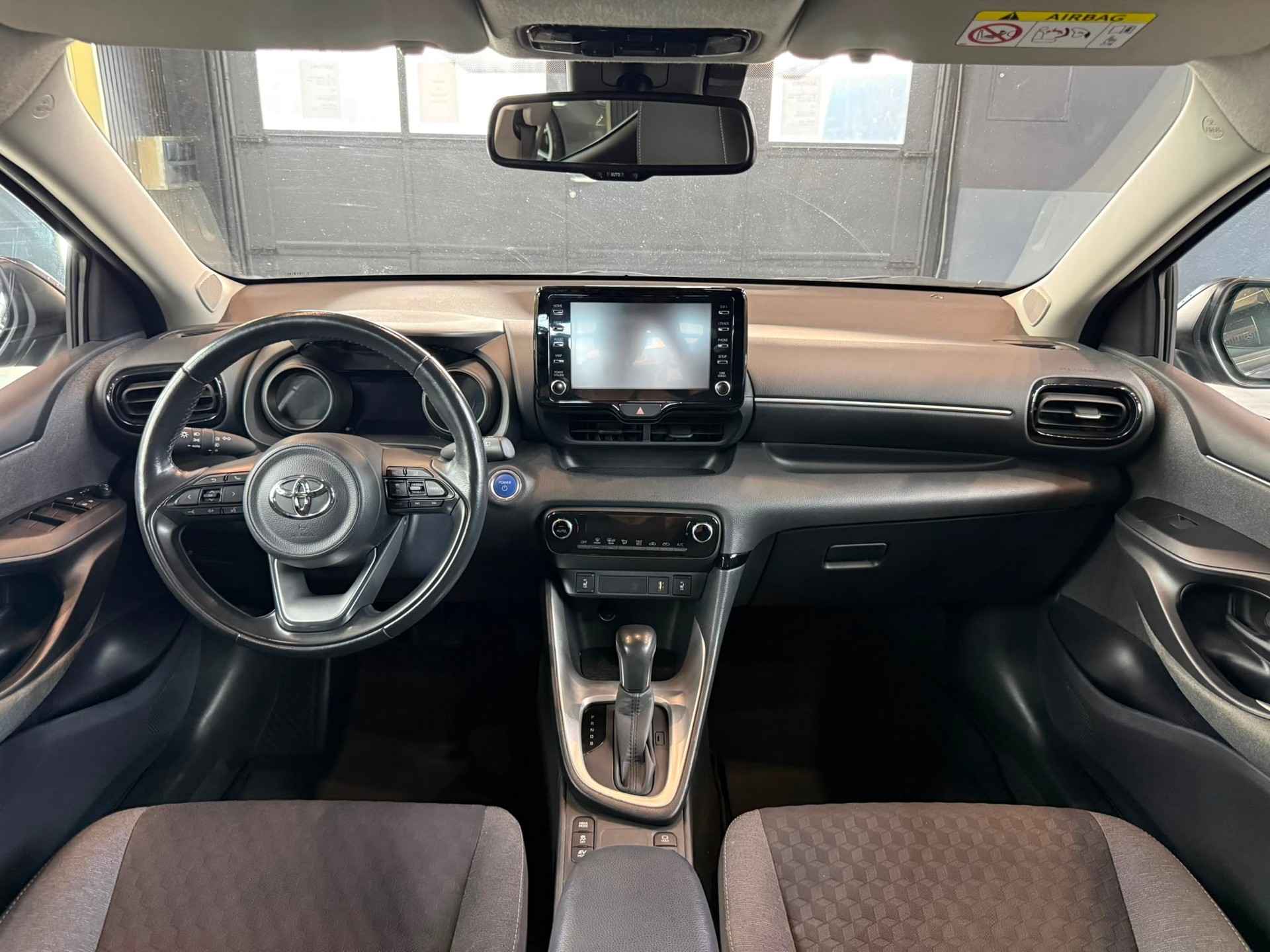 TOYOTA Yaris 1.5 Trend e-CVT-image-12