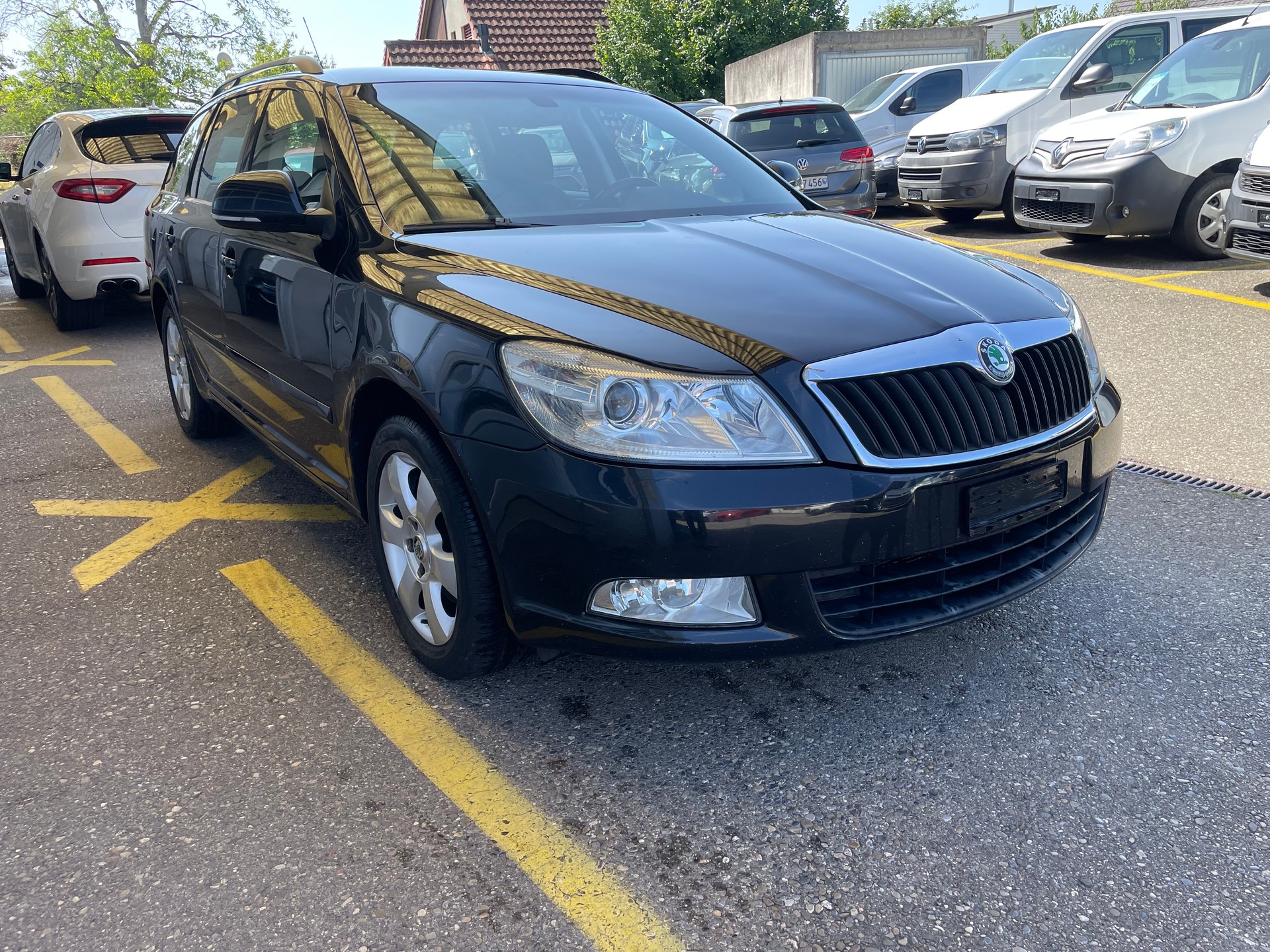 SKODA Octavia Combi 2.0 TDI Ambiente DSG-image-0