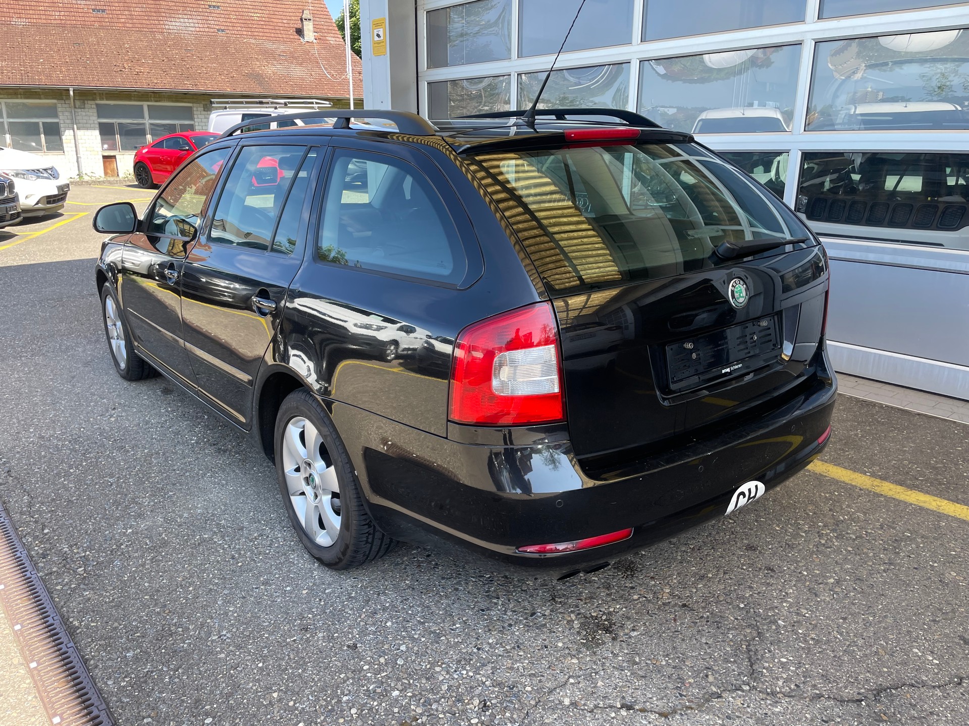 SKODA Octavia Combi 2.0 TDI Ambiente DSG-image-5