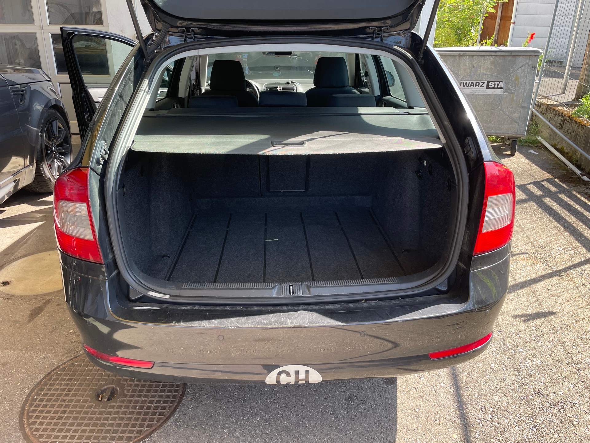 SKODA Octavia Combi 2.0 TDI Ambiente DSG-image-13