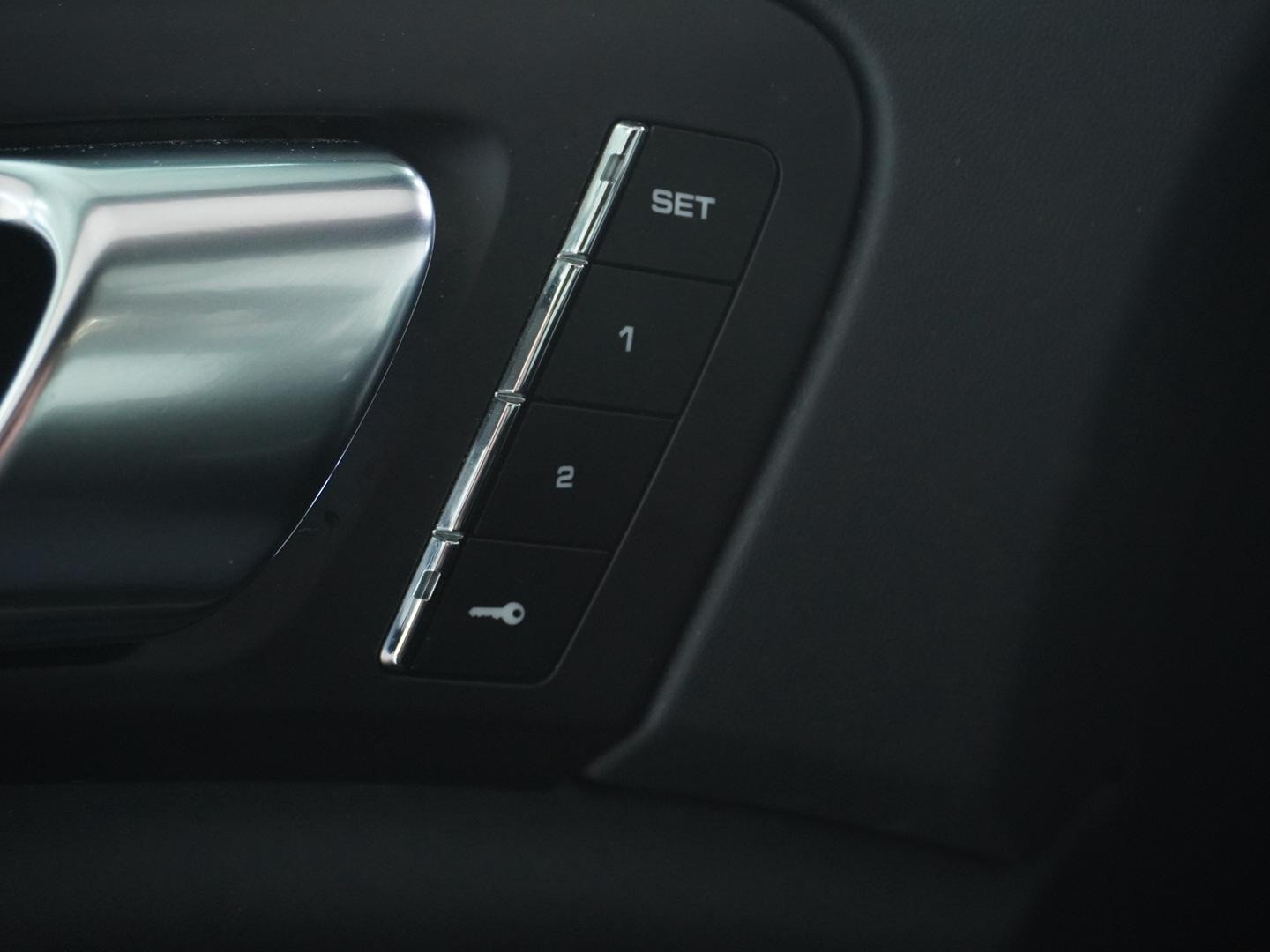 PORSCHE Cayenne GTS-image-11
