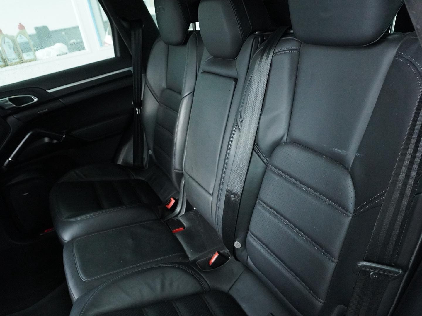 PORSCHE Cayenne GTS-image-4