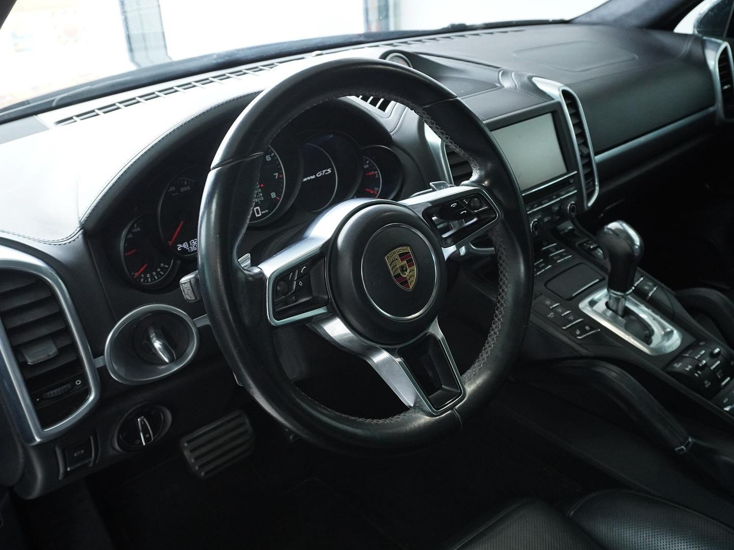 PORSCHE Cayenne GTS-image-2