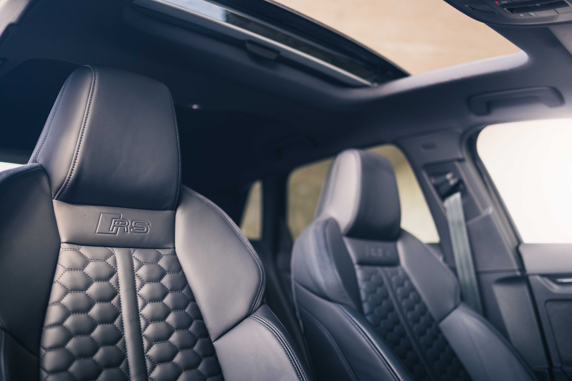 AUDI RS3 Sportback 2.5 TSI quattro S-tronic-image-25