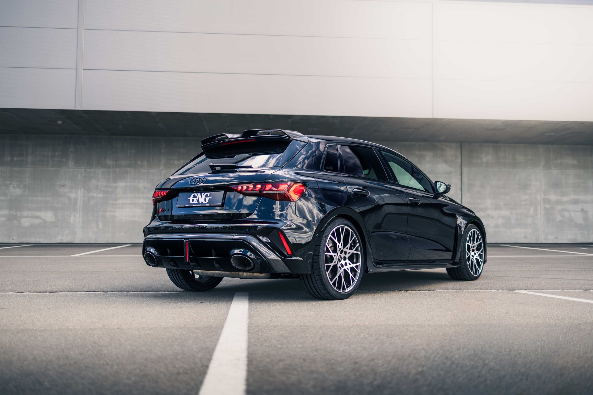 AUDI RS3 Sportback 2.5 TSI quattro S-tronic-image-6