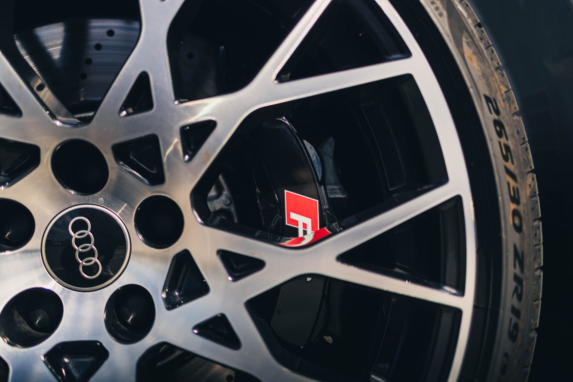 AUDI RS3 Sportback 2.5 TSI quattro S-tronic-image-12
