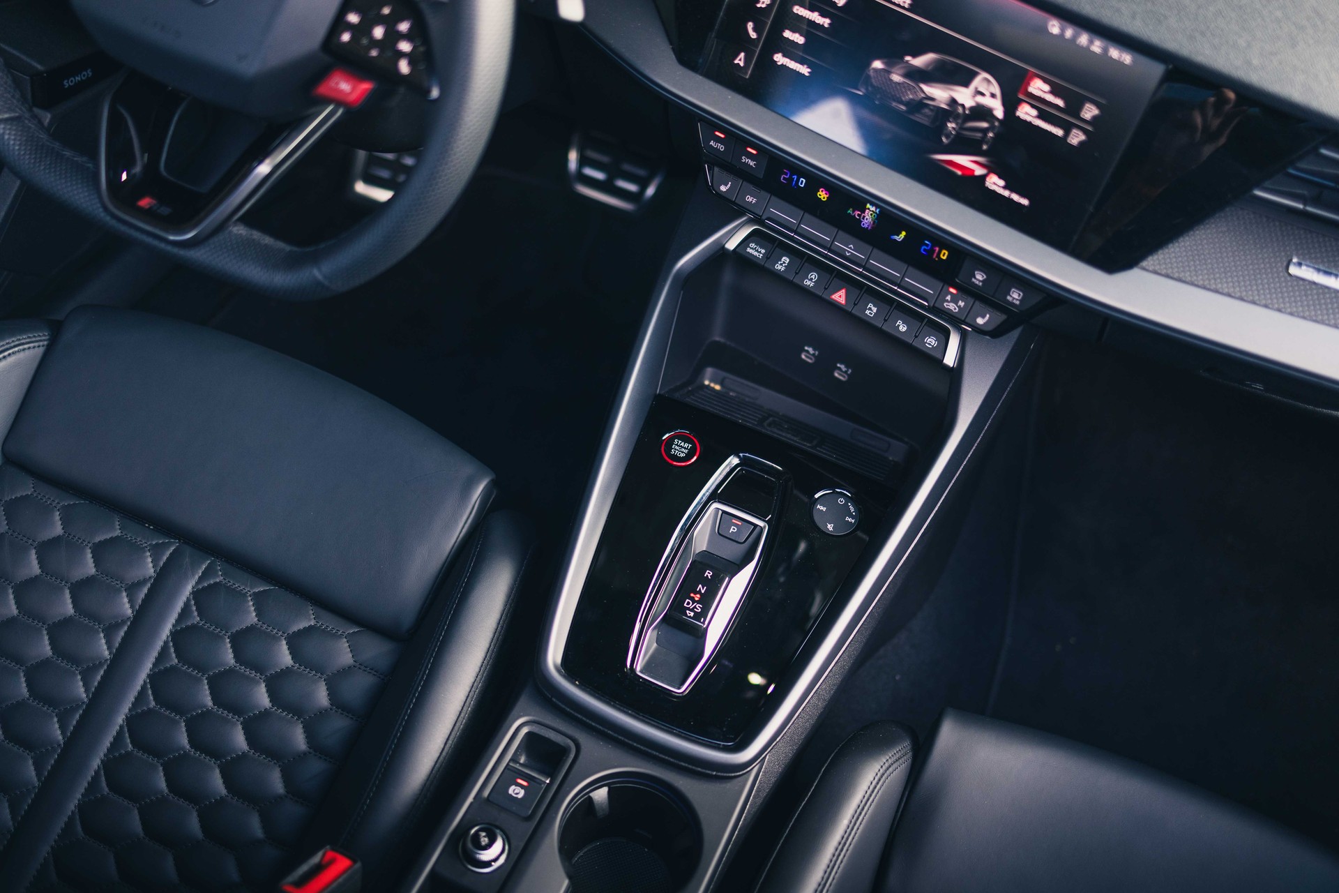 AUDI RS3 Sportback 2.5 TSI quattro S-tronic-image-24