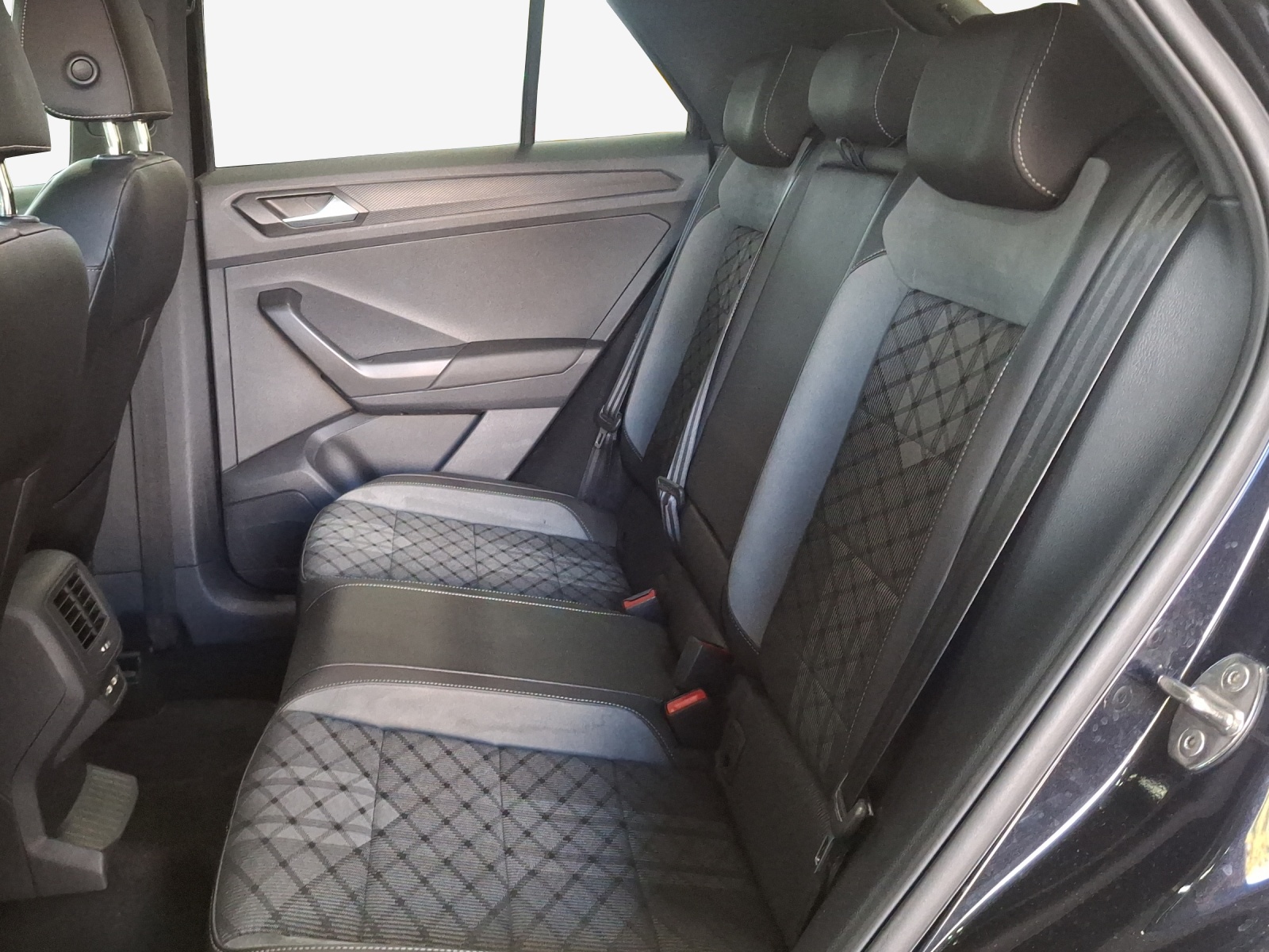 VW T-Roc 1.5 TSI EVO R-Line DSG-image-11
