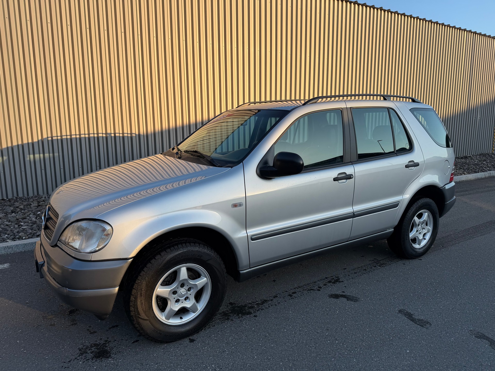MERCEDES-BENZ ML 320 Automatic CROCHET 2650 KG. ( NEUF)