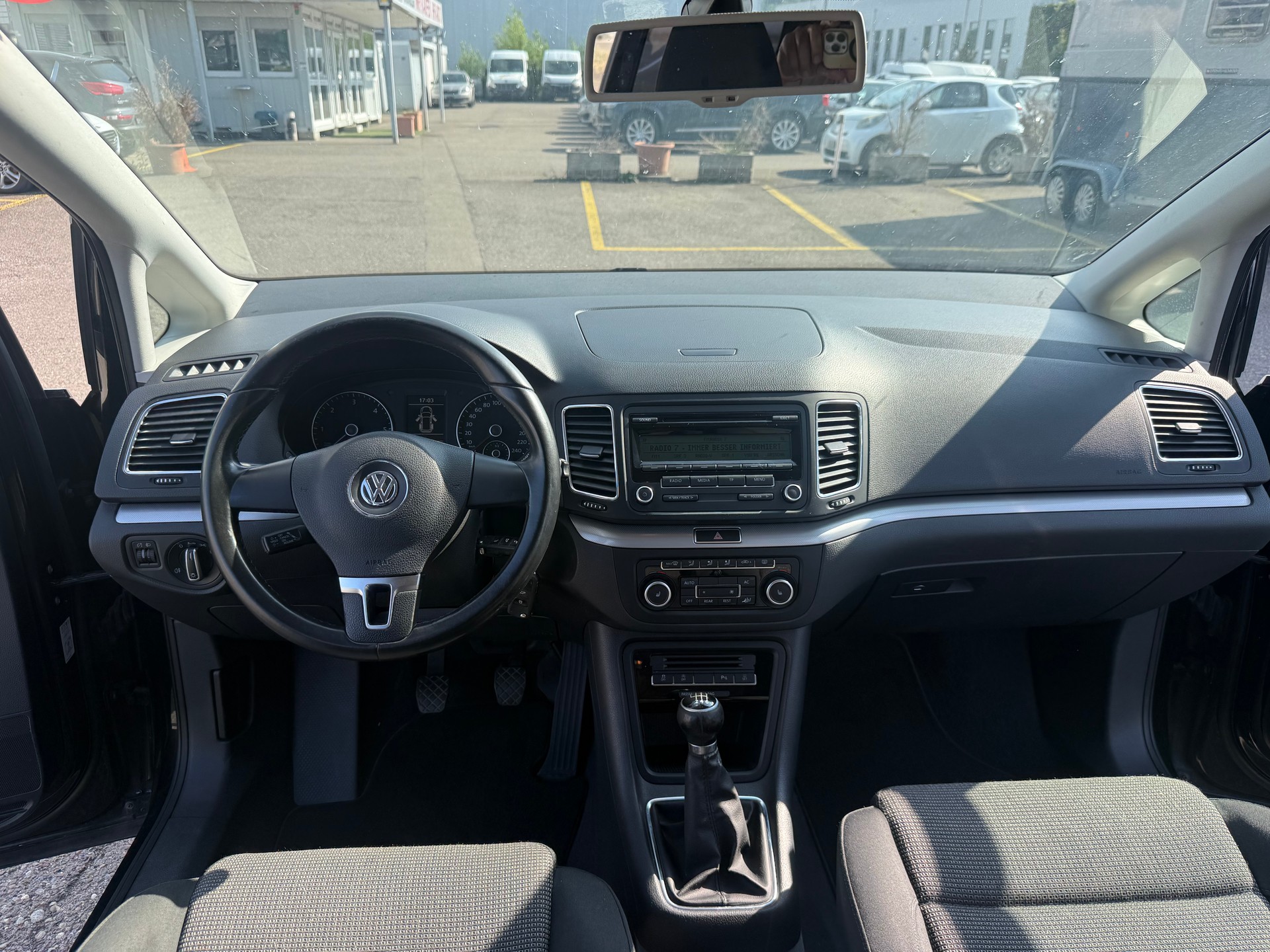 VW Sharan 2.0 TDI BlueMotion Technology Trendline-image-3