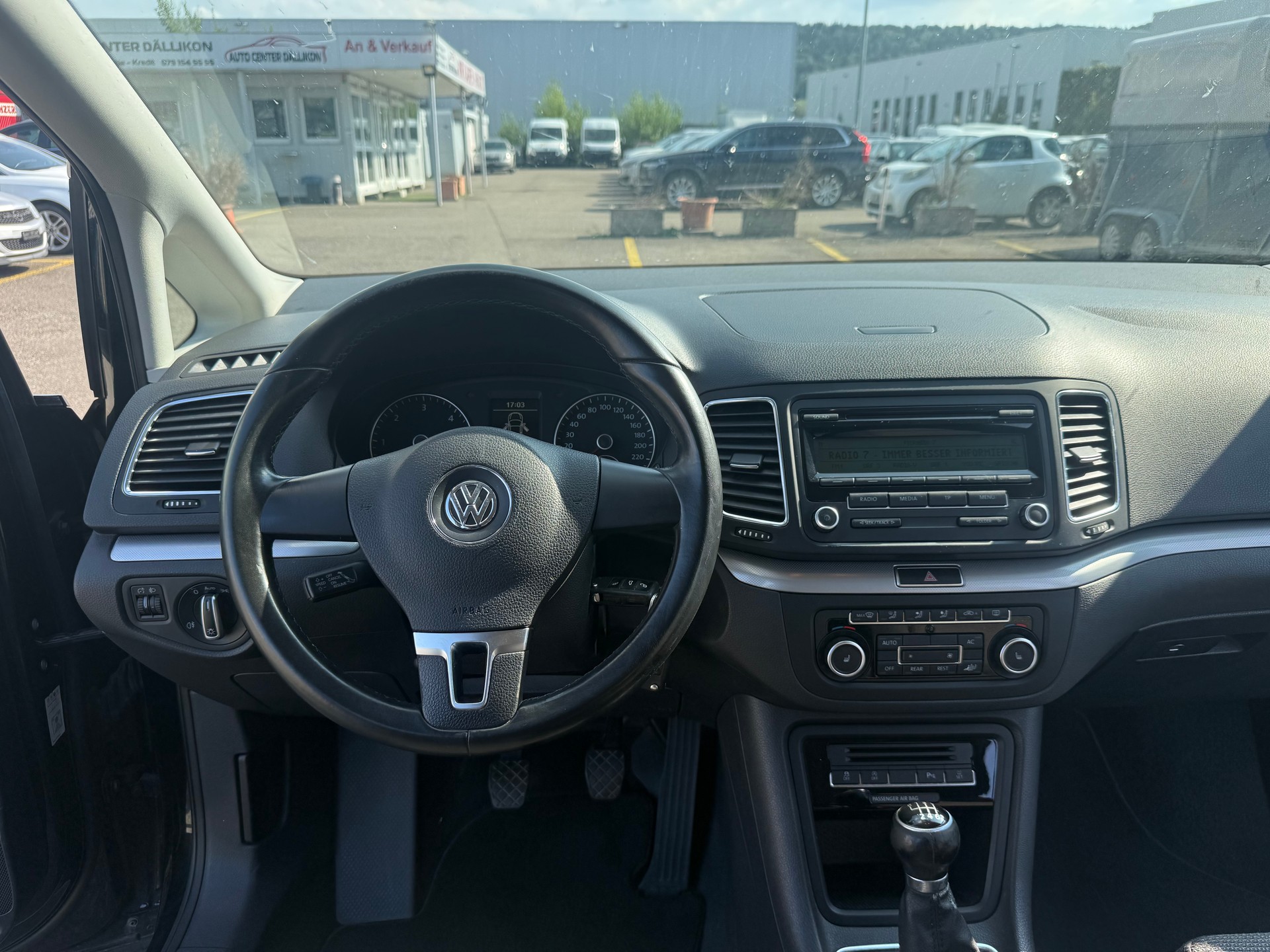 VW Sharan 2.0 TDI BlueMotion Technology Trendline-image-2