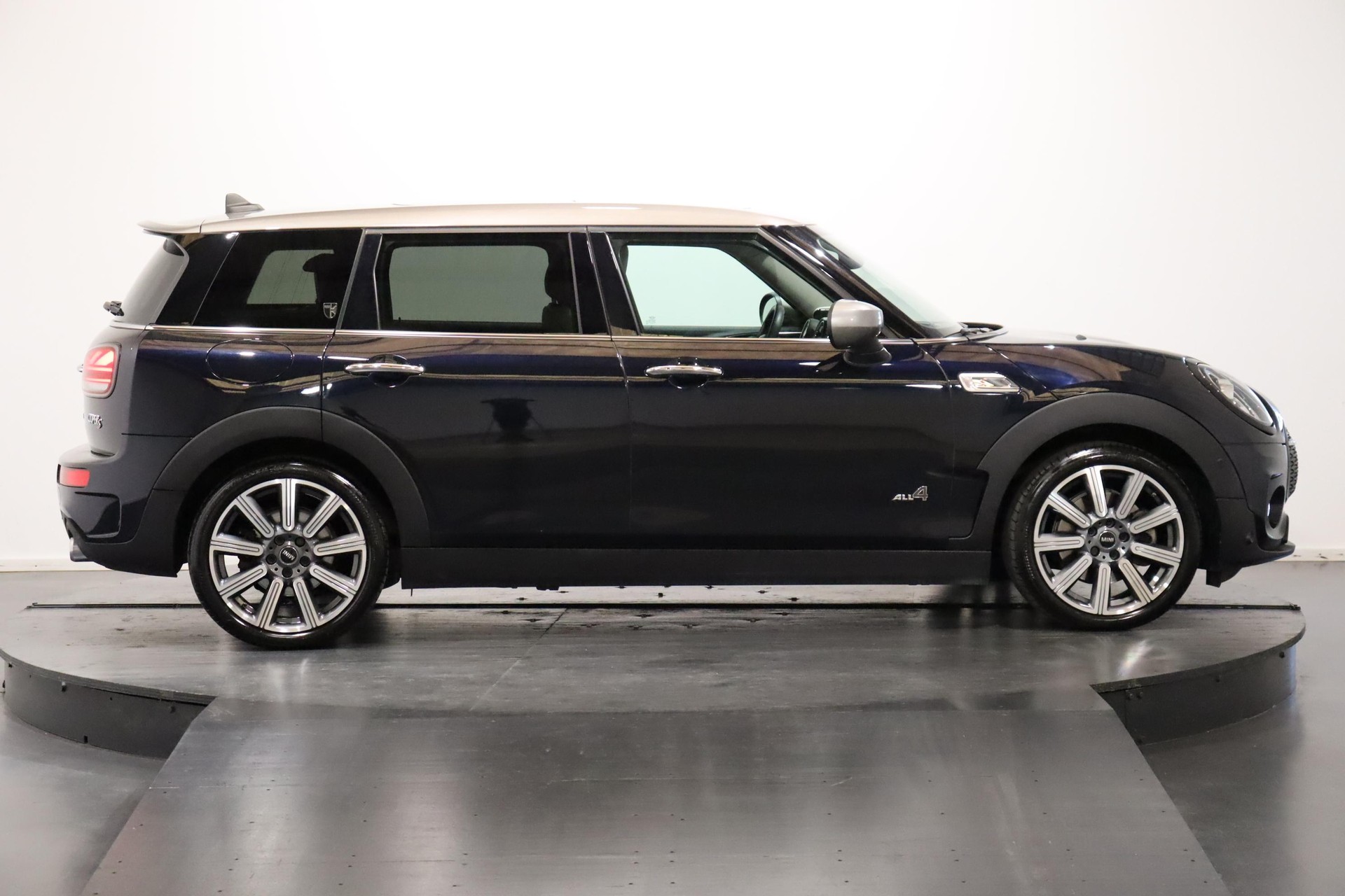 MINI Clubman F54 2.0i Cooper S SAG ALL4-image-2