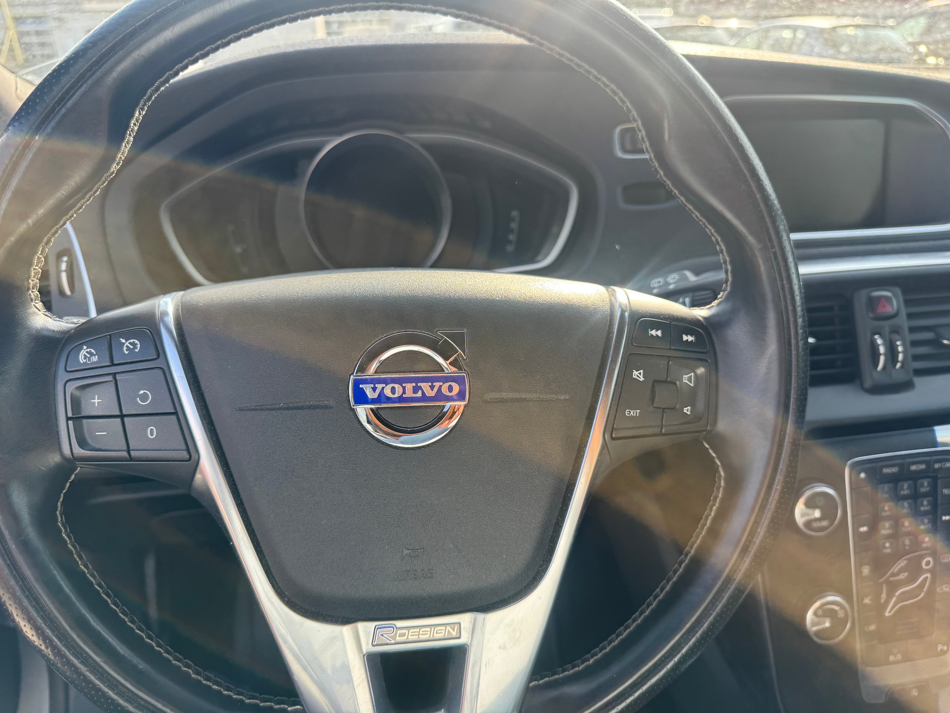 VOLVO V40 T4 R-Design Powershift-image-9