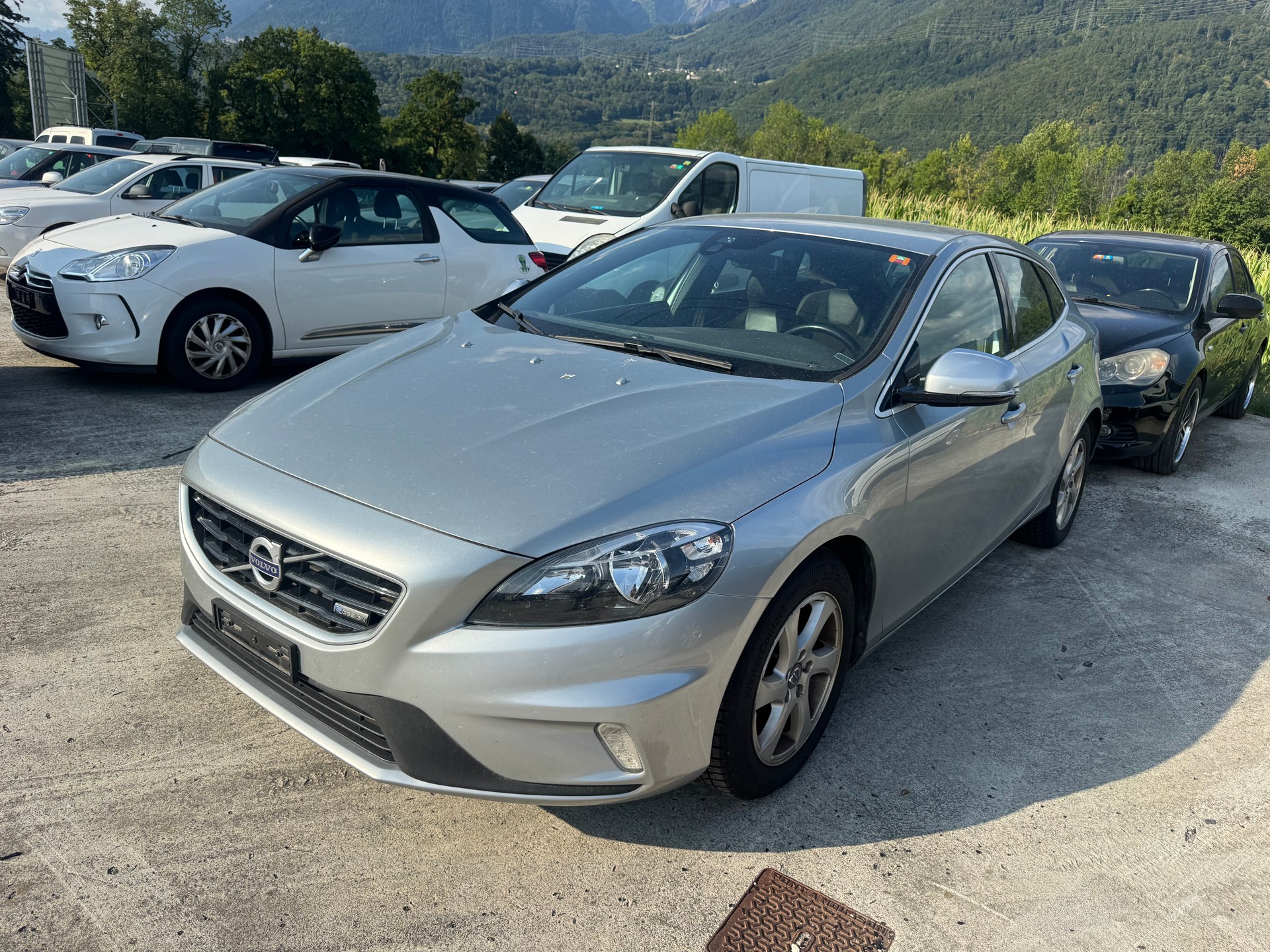 VOLVO V40 T4 R-Design Powershift-image-0