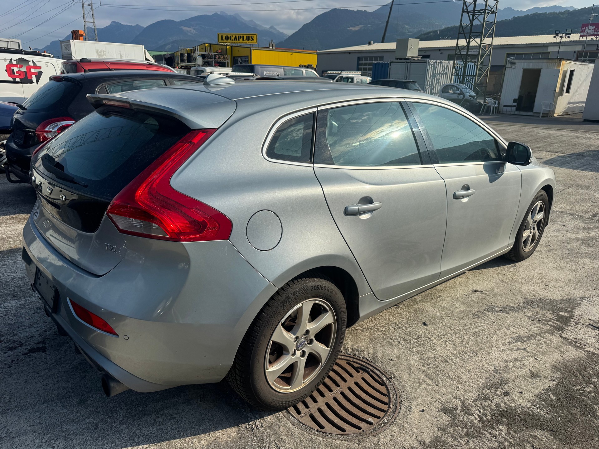 VOLVO V40 T4 R-Design Powershift-image-4