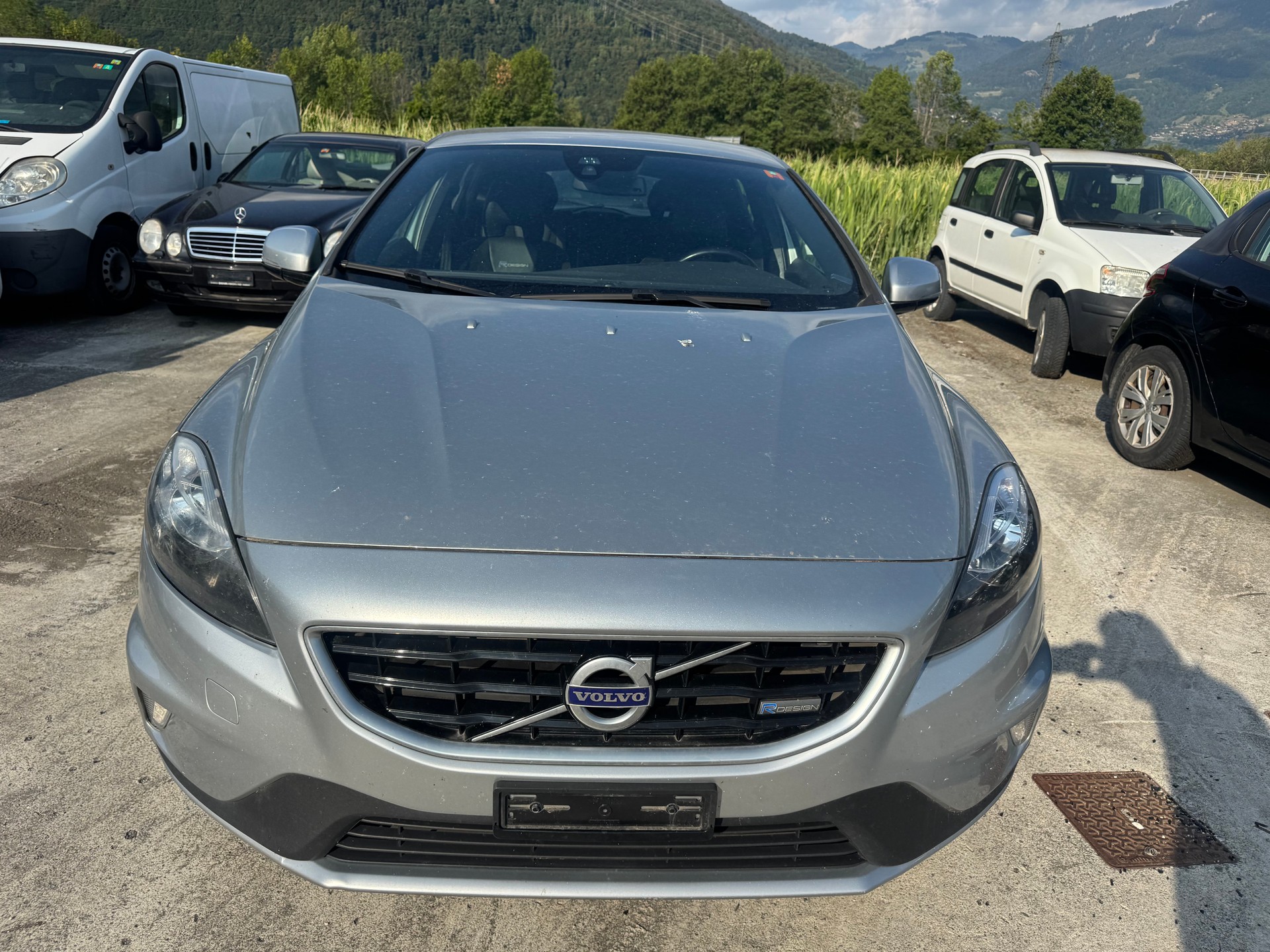 VOLVO V40 T4 R-Design Powershift-image-1