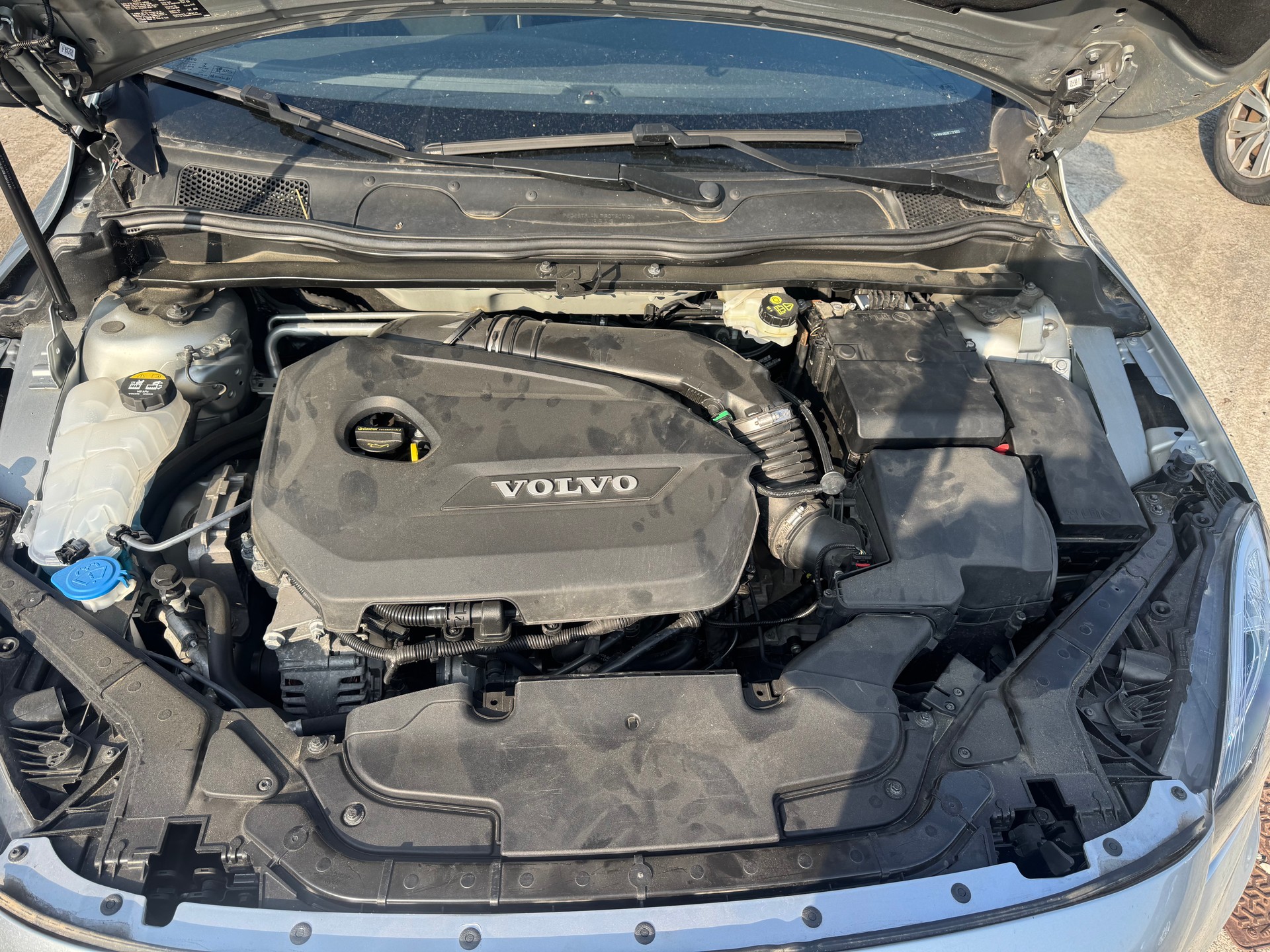 VOLVO V40 T4 R-Design Powershift-image-13