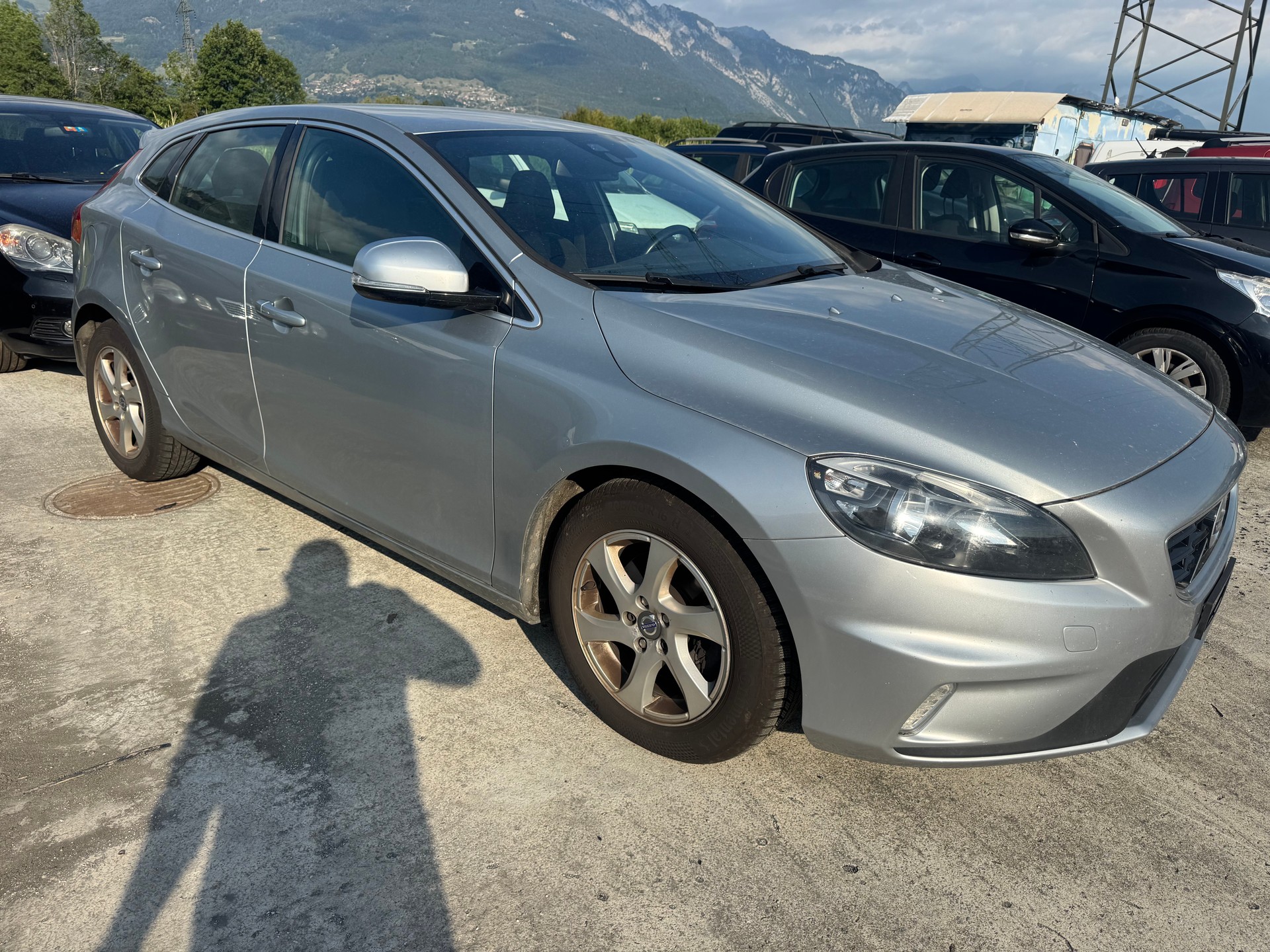VOLVO V40 T4 R-Design Powershift-image-2